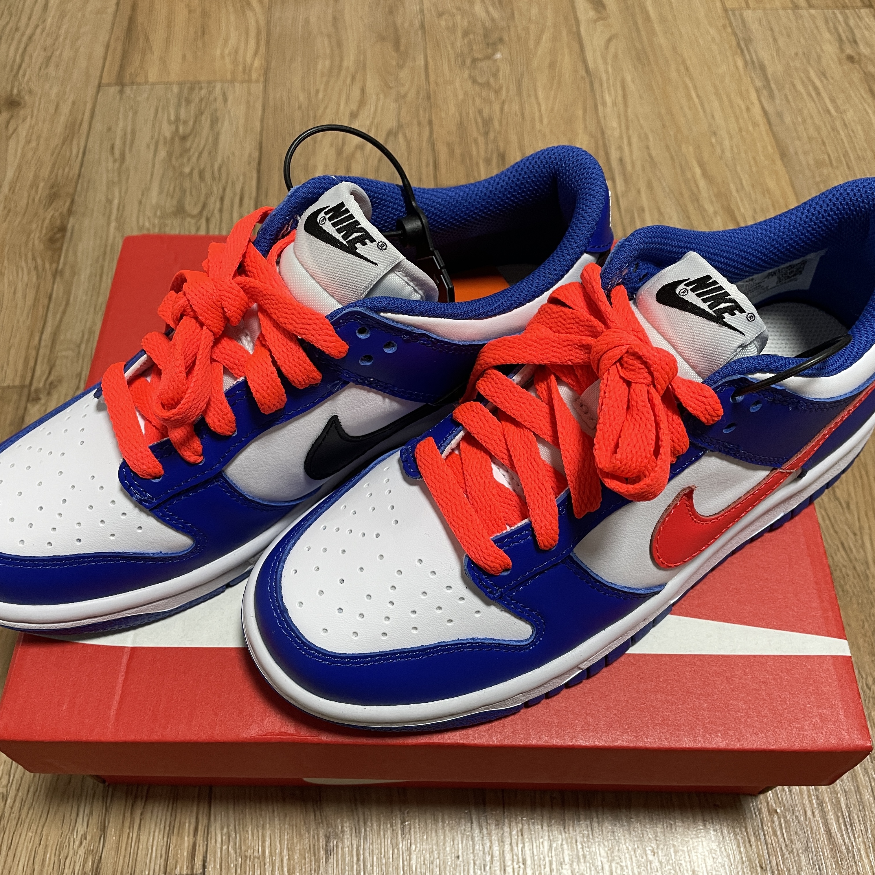 (GS) Nike Dunk Low Bright Crimson Game Royal 착용 스타일 - 3