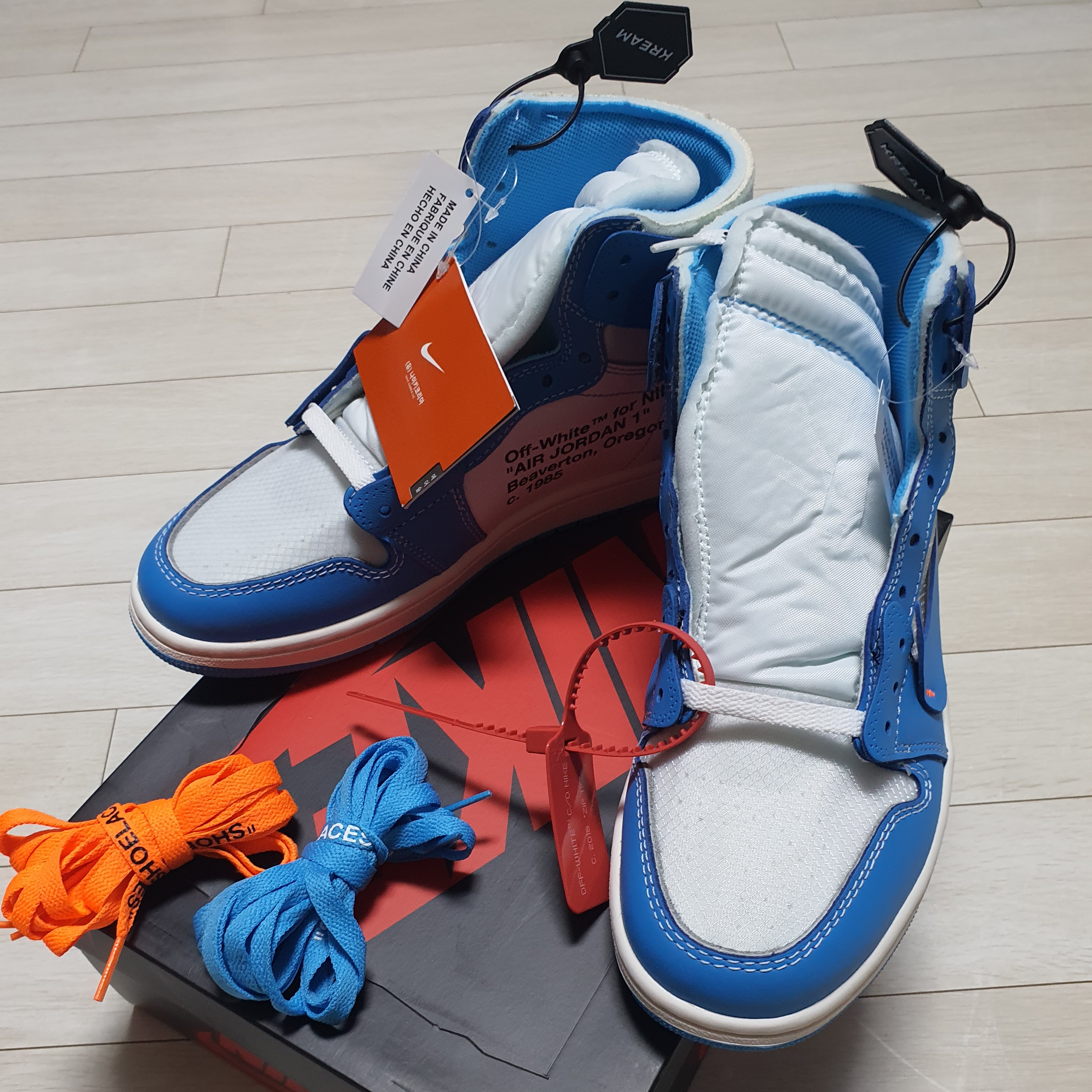 Jordan 1 x Off-White Retro High University Blue 착용 스타일 - 3