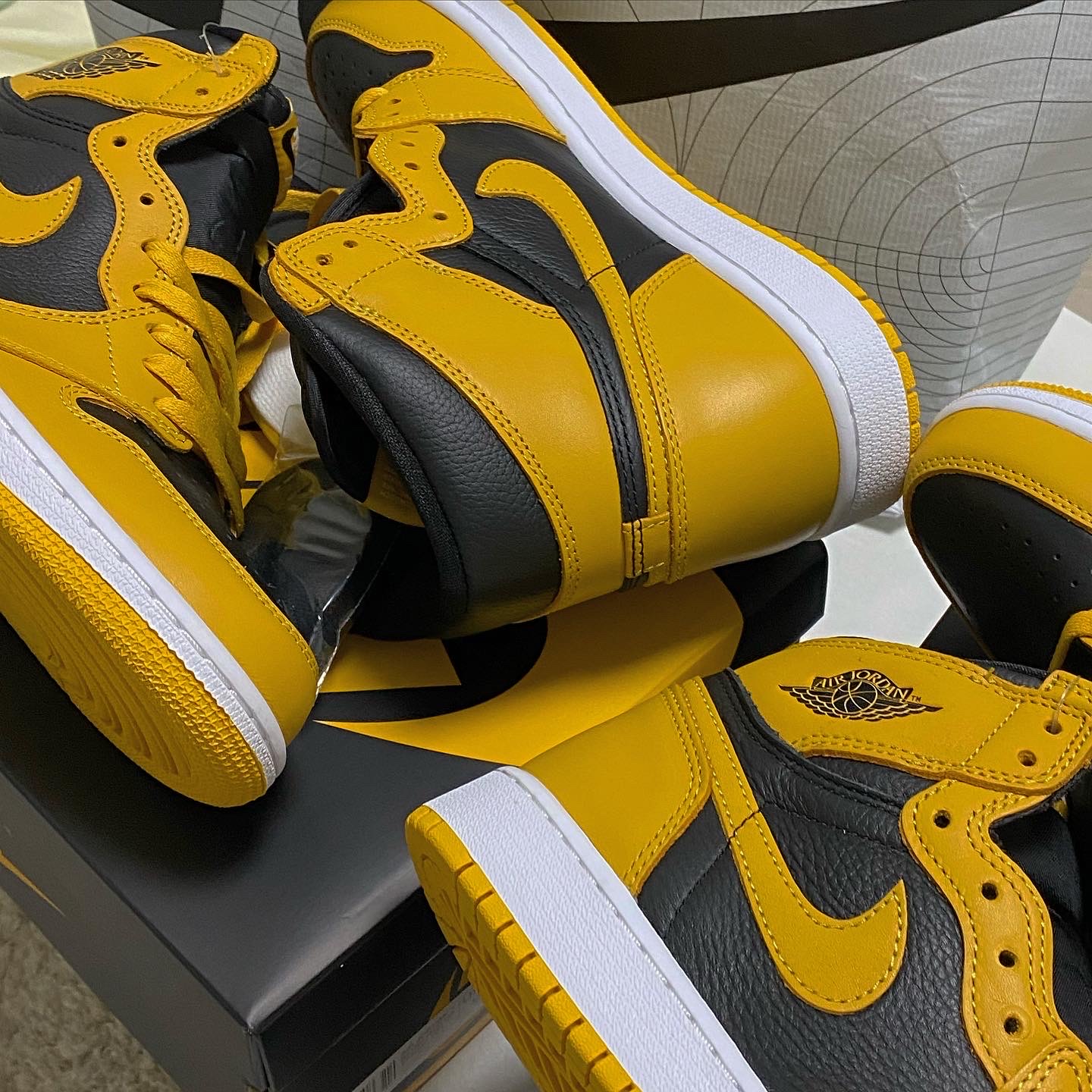 Jordan 1 Retro High OG Pollen, (GS) Jordan 1 Retro High OG Pollen 착용 스타일 - 2