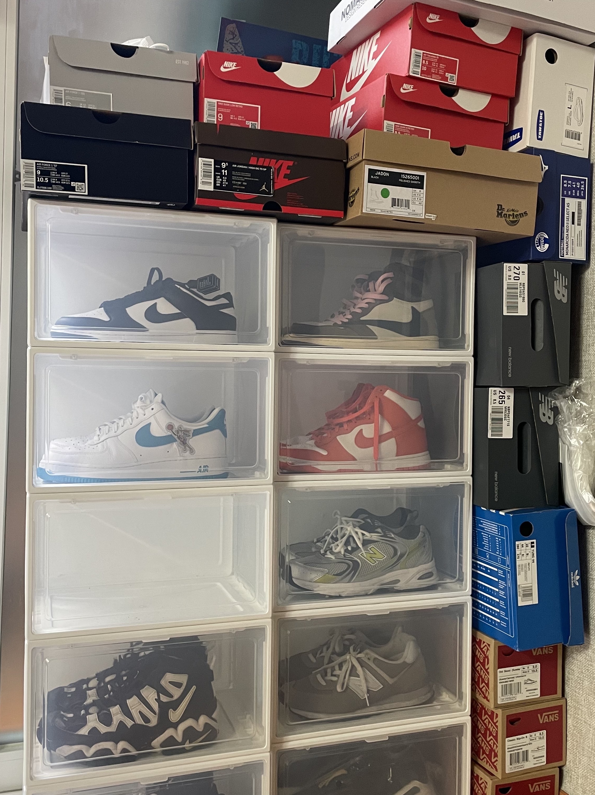 Nike Dunk Low Retro Black, Jordan 1 x Travis Scott Retro High OG SP Mocha 착용 스타일