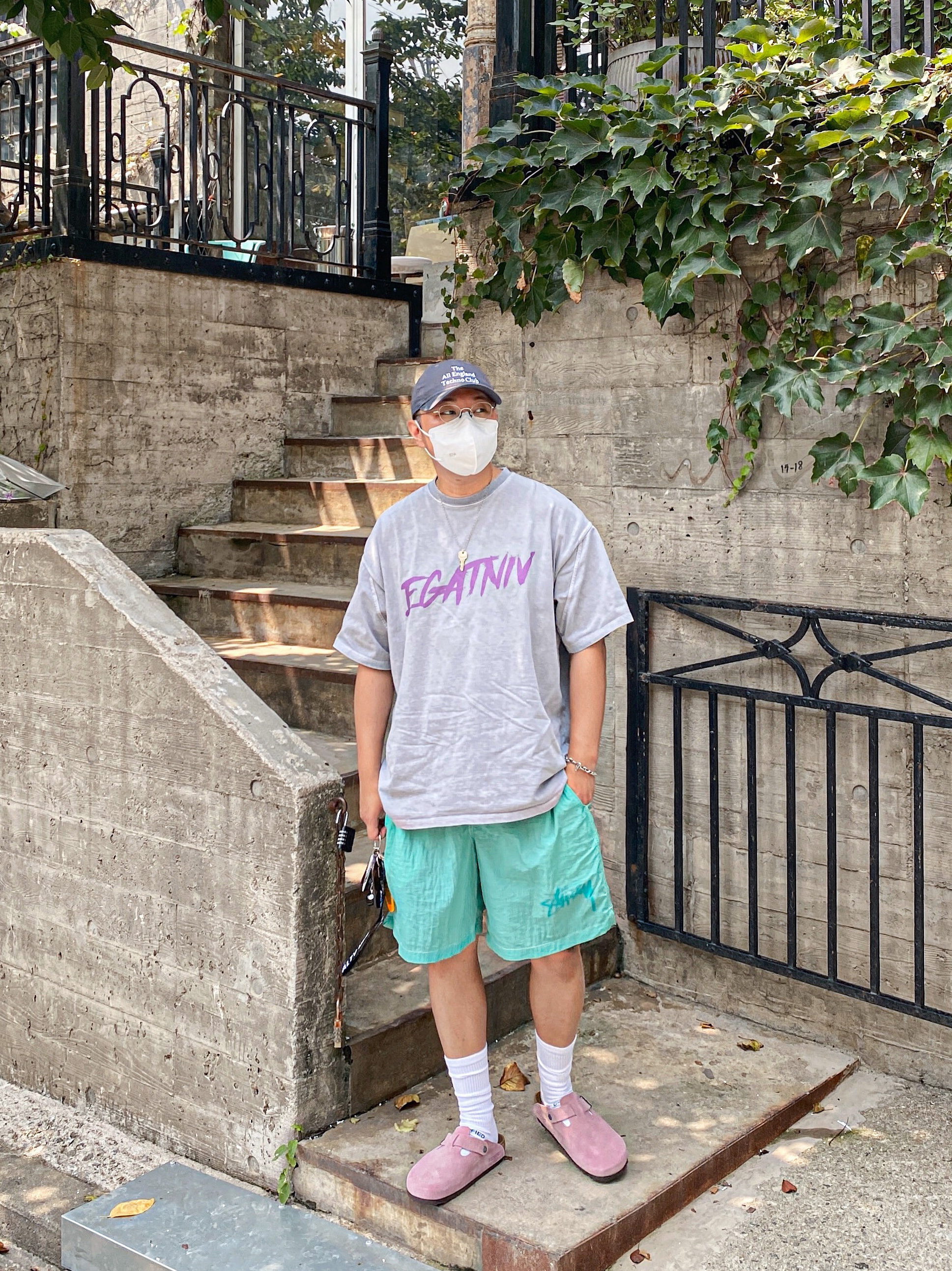 Stussy x Our Legacy Water Shorts Seafoam Green, Birkenstock x Stussy Boston Clog Pink 착용 스타일