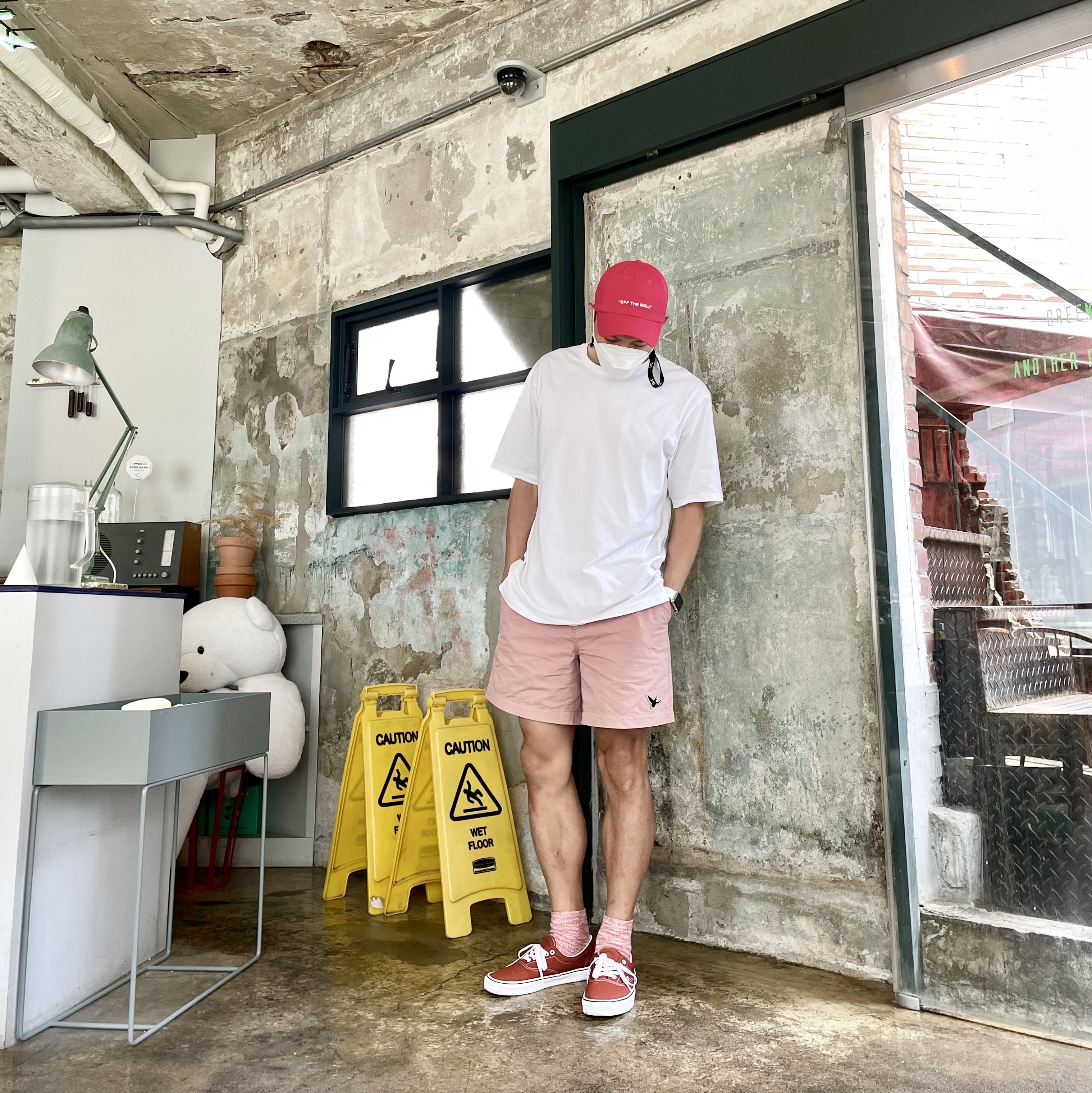 Vans Vault OG Authentic LX Chili Pepper Red 착용 스타일