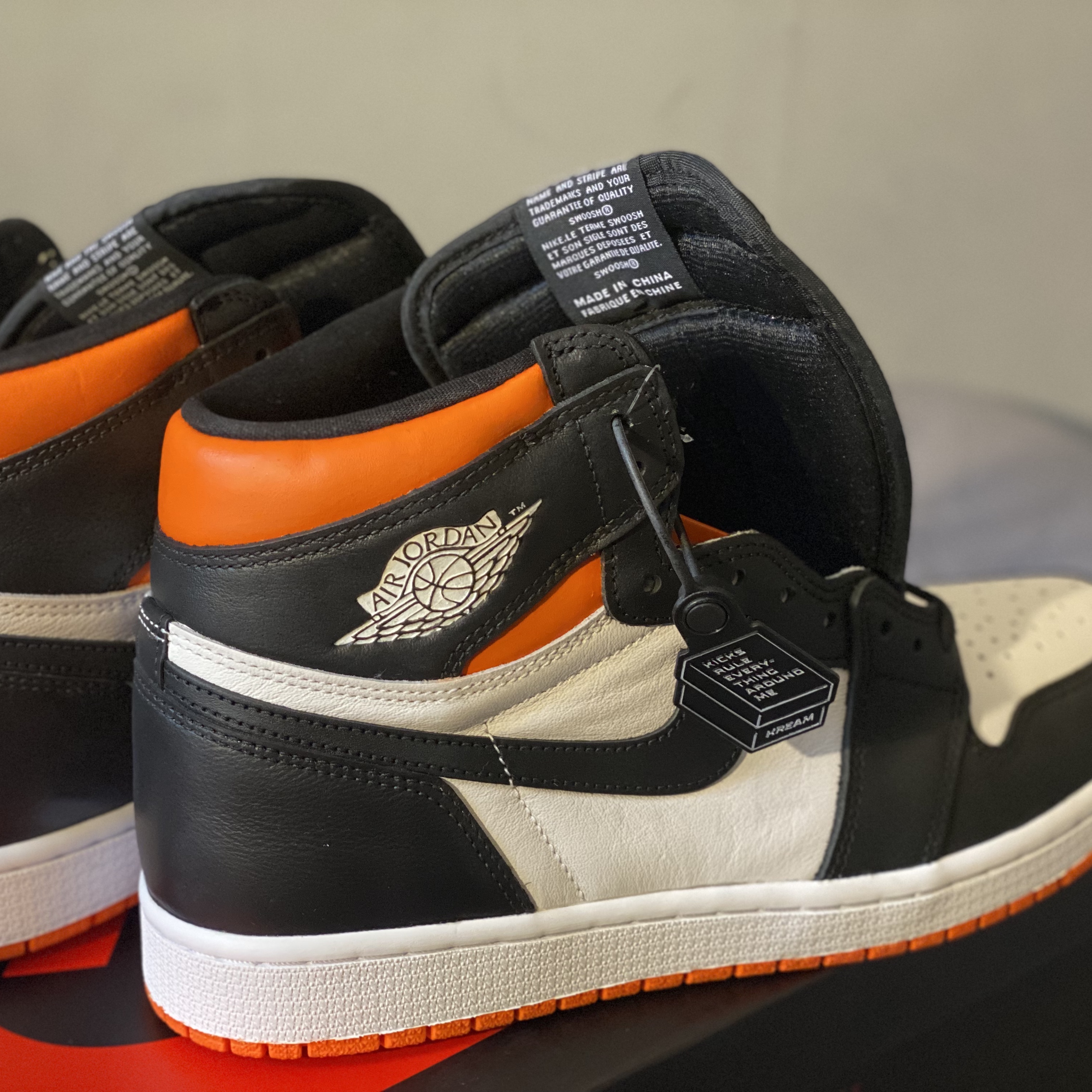 Jordan 1 Retro High OG Electro Orange, (GS) Jordan 1 Retro High OG Electro Orange 착용 스타일 - 2