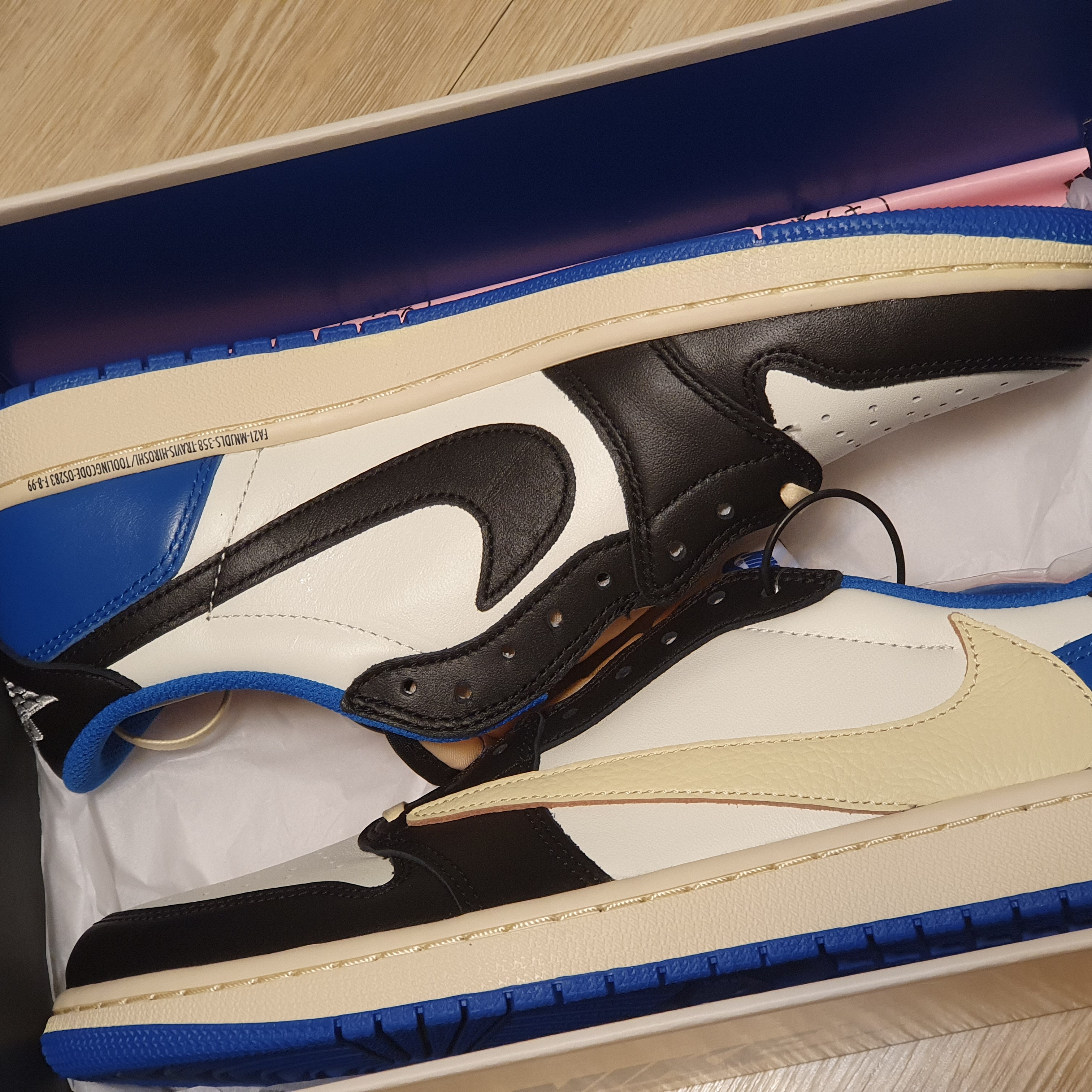 Jordan 1 x Travis Scott x Fragment Retro Low OG SP Military Blue 착용 스타일 - 3