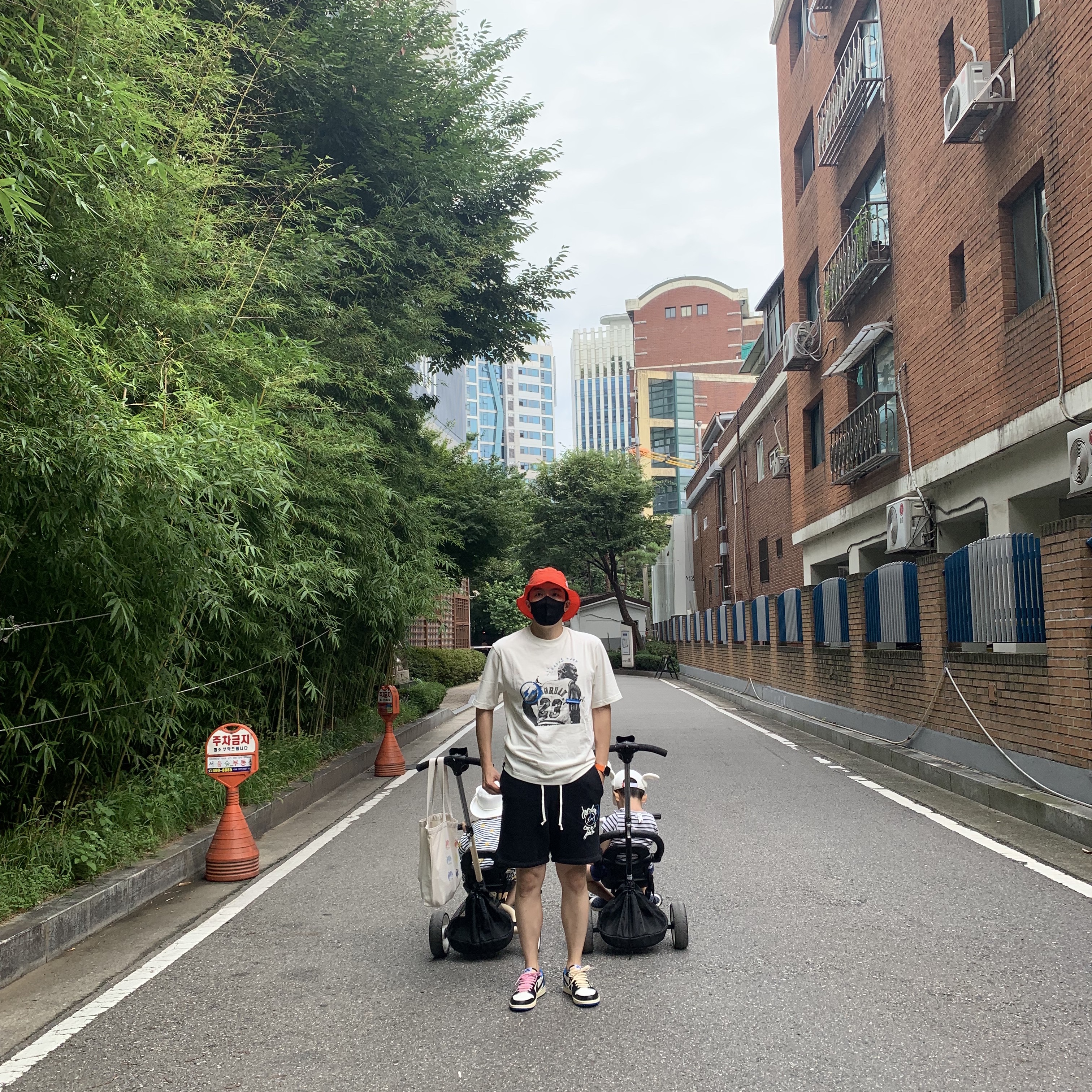 Jordan 1 x Travis Scott x Fragment Retro Low OG SP Military Blue, Jordan x Travis Scott x Fragment T-Shirt Sail (DJ0619-133) 착용 스타일 - 1
