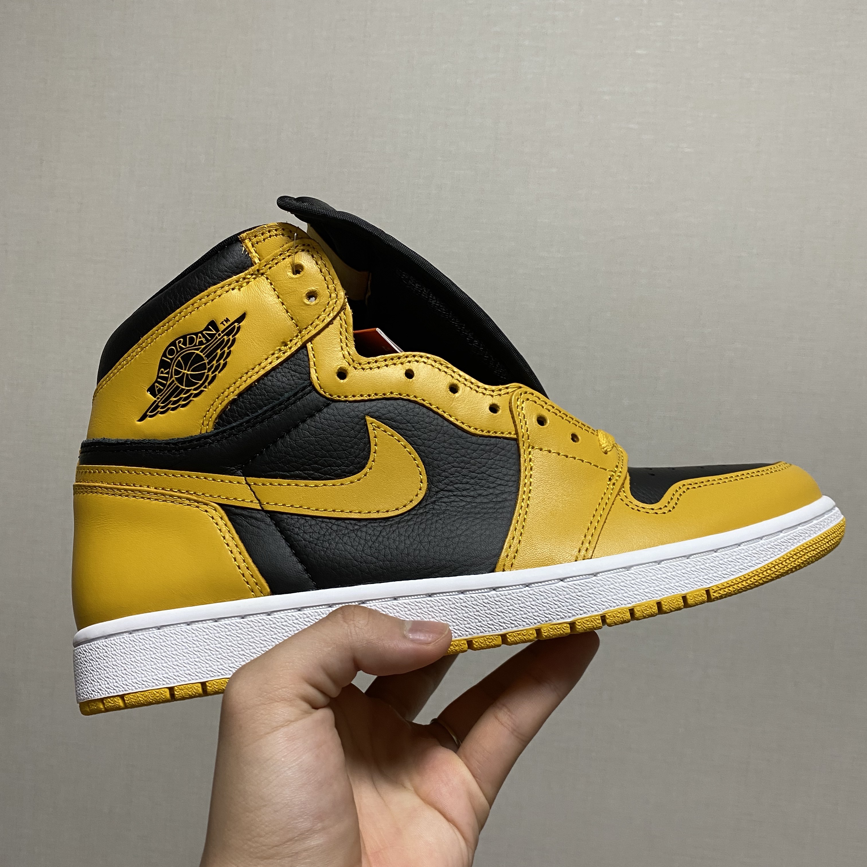 Jordan 1 Retro High OG Pollen 착용 스타일 - 1