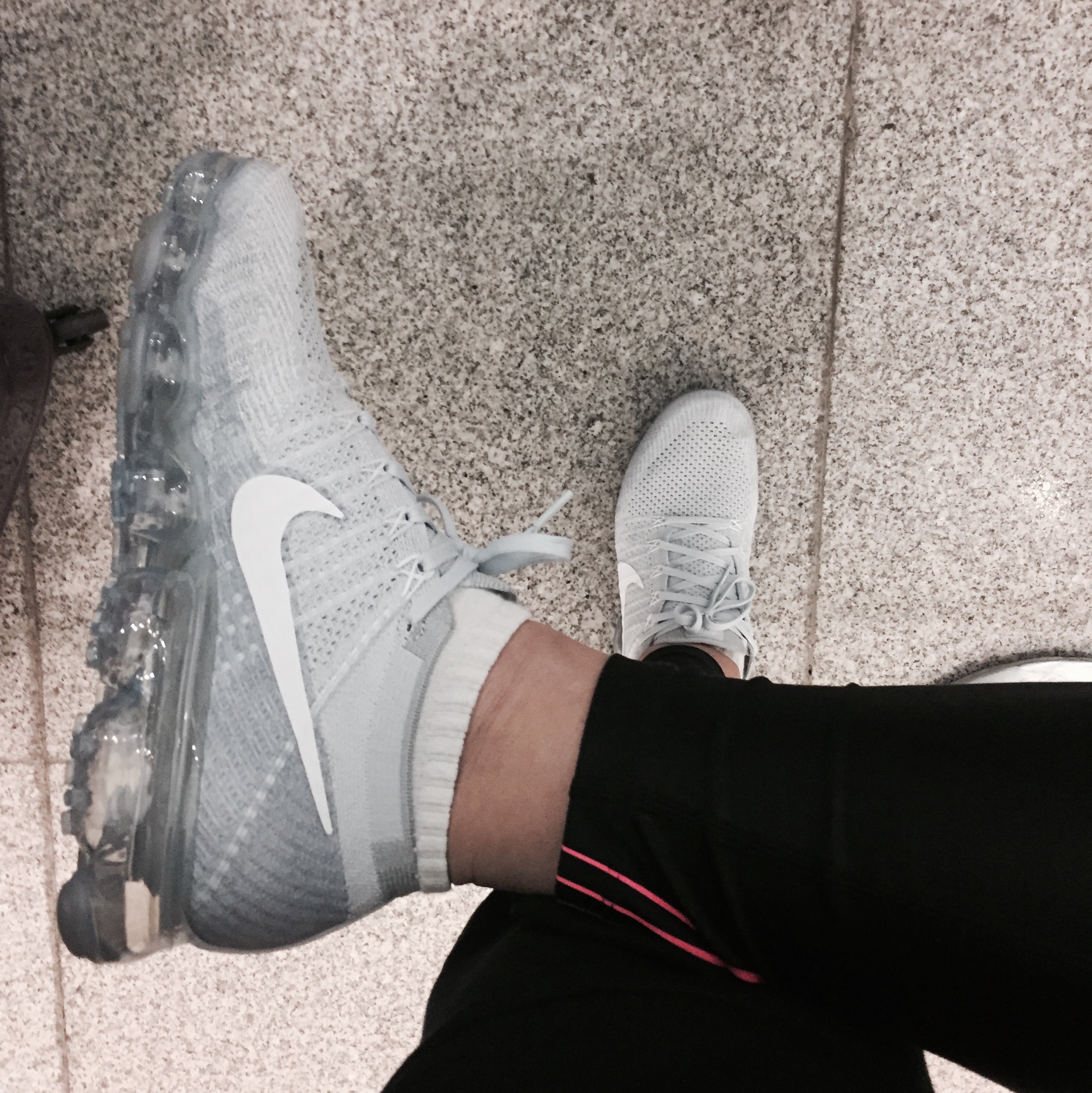 Nike Air VaporMax Pure Platinum 착용 스타일 - 1