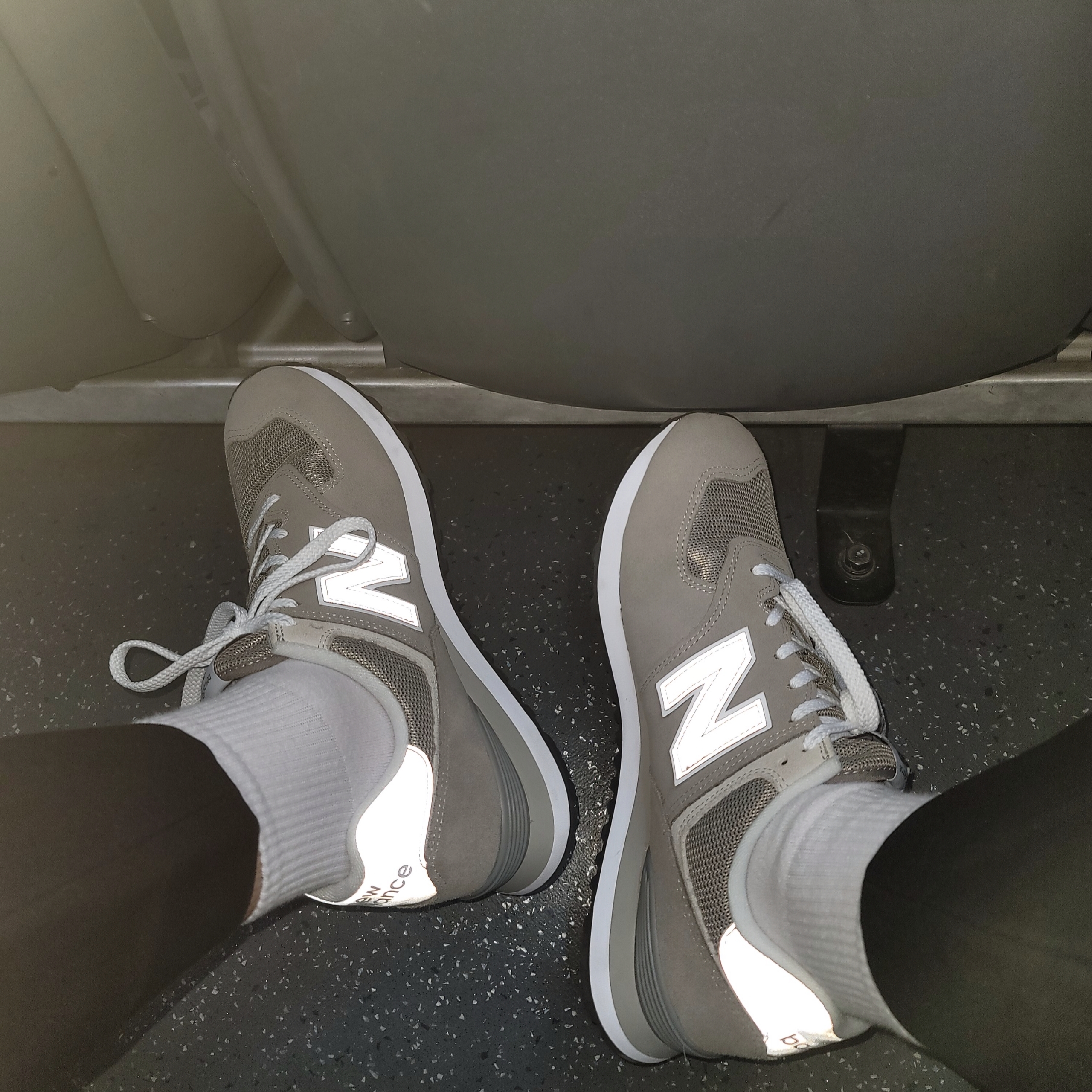 New Balance 574 Grey - D Standard 착용 스타일 - 2
