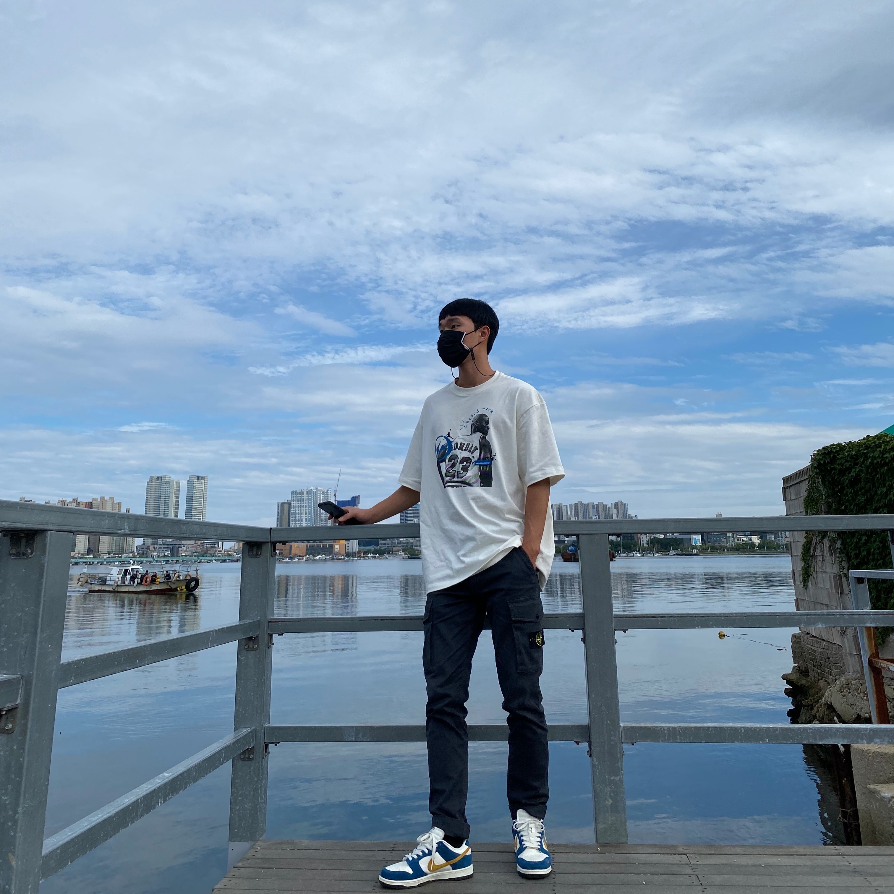 Nike x Kasina Dunk Low 80's Bus, Jordan x Travis Scott x Fragment T-Shirt Sail (DJ0619-133) 착용 스타일 - 1