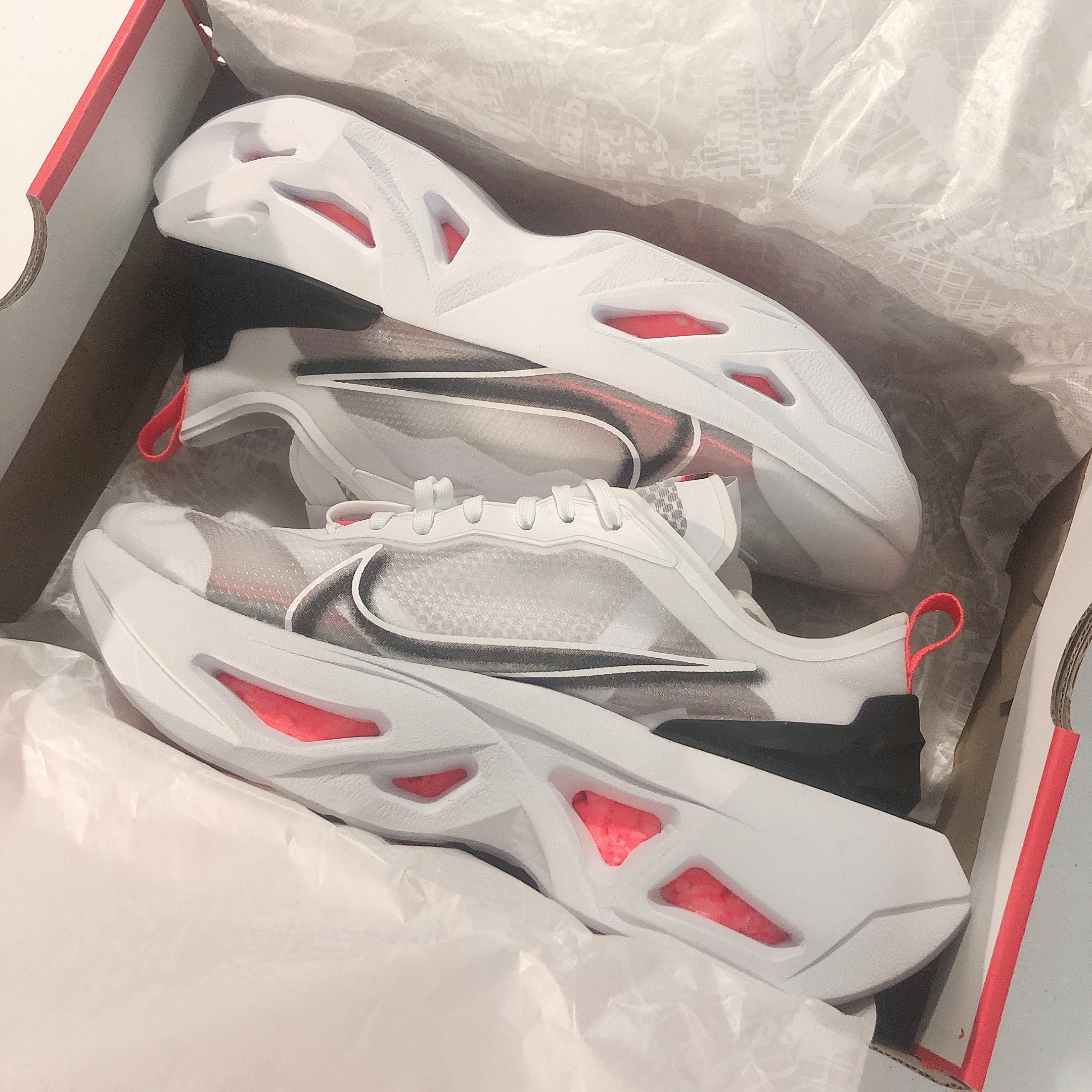 (W) Nike ZoomX Vista Grind White Bright Crimson Black 착용 스타일 - 3
