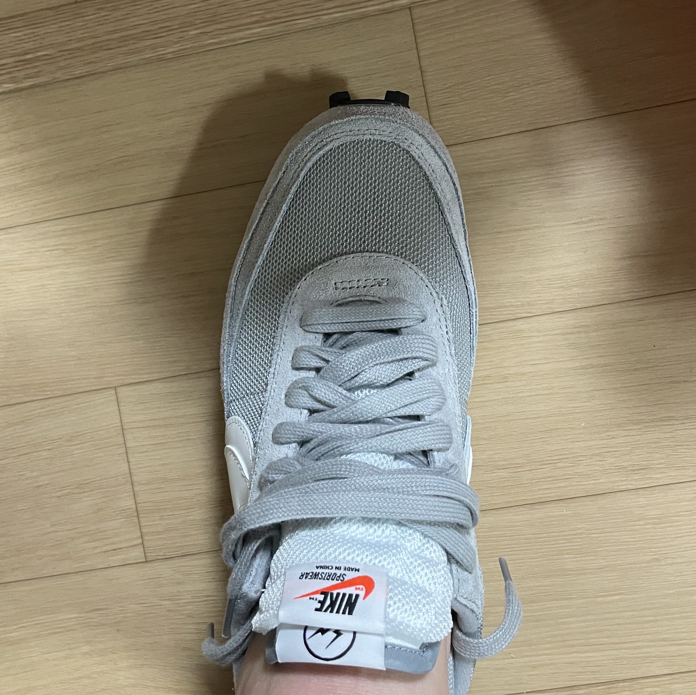 Nike x Sacai x Fragment LDWaffle Light Smoke Grey 착용 스타일 - 2