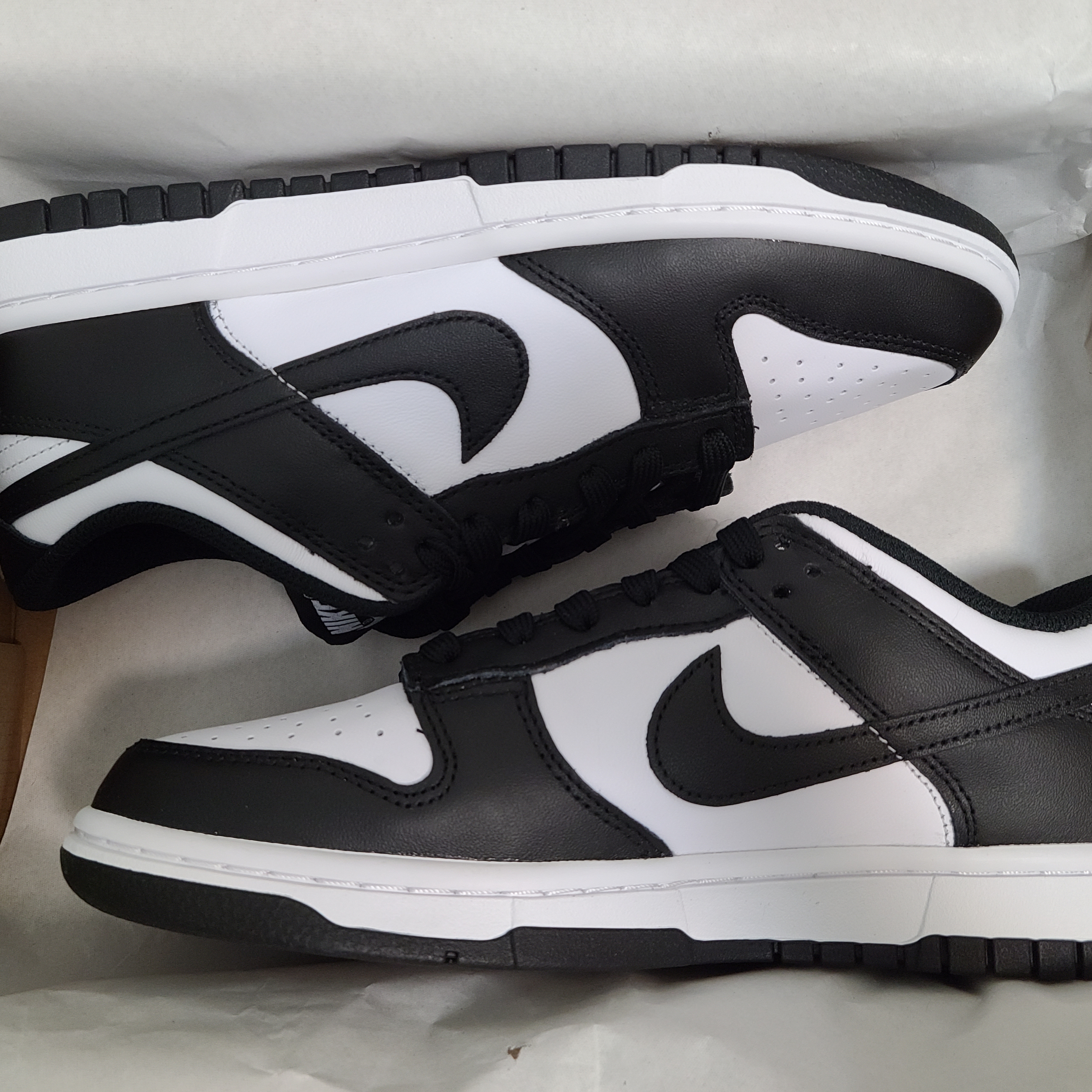 (W) Nike Dunk Low Black 착용 스타일 - 2