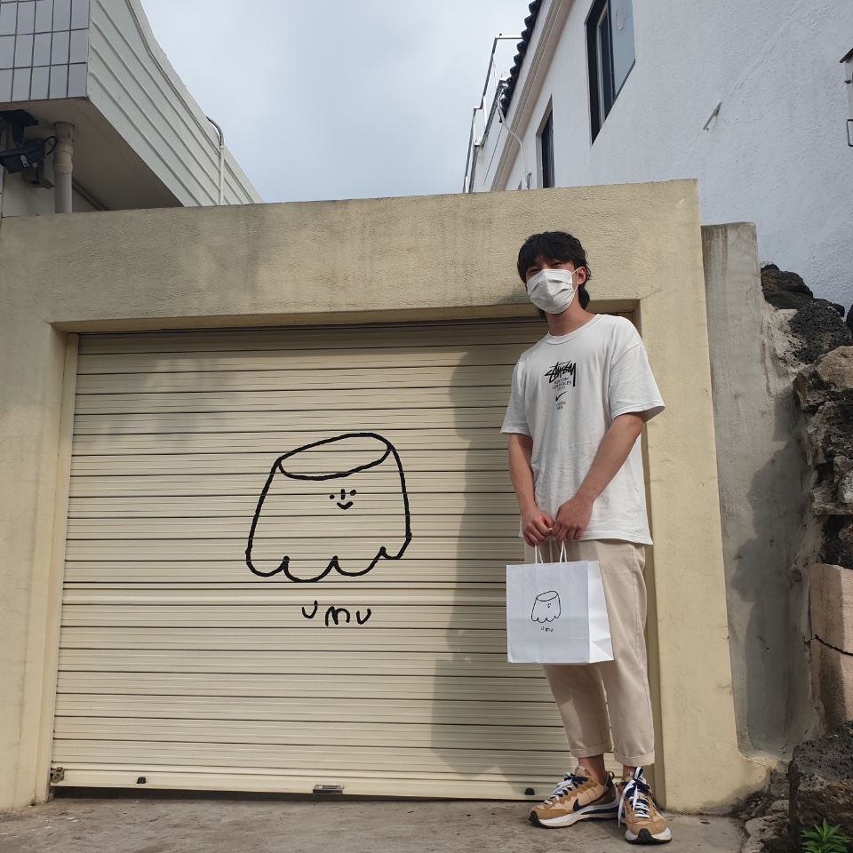 Nike x Sacai VaporWaffle Sesame and Blue Void, Nike x Stussy WT T-Shirt White - Asia 착용 스타일