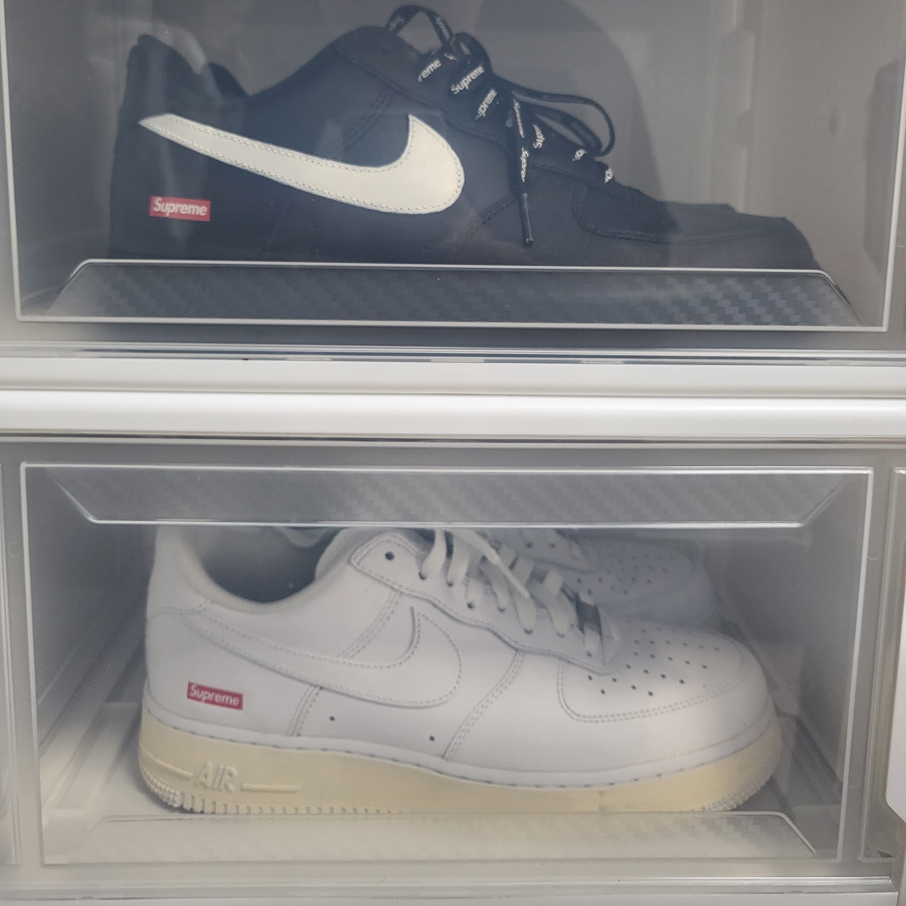 Nike x Supreme Air Force 1 Low White, Nike x Supreme Air Force 1 Low Black 착용 스타일 - 3