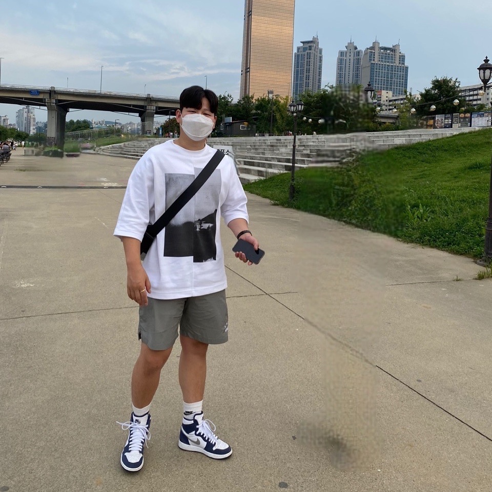 Jordan 1 Retro High OG CO.JP Midnight Navy, IAB Studio Woven Shorts Gray 착용 스타일