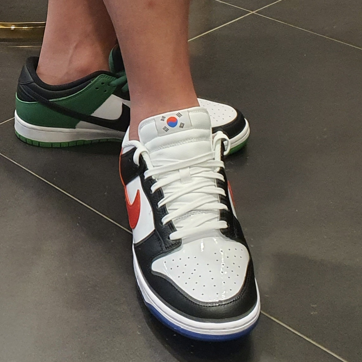 Nike Dunk Low SE Seoul, Nike SB Dunk Low Pro Black and Classic Green 착용 스타일 - 2