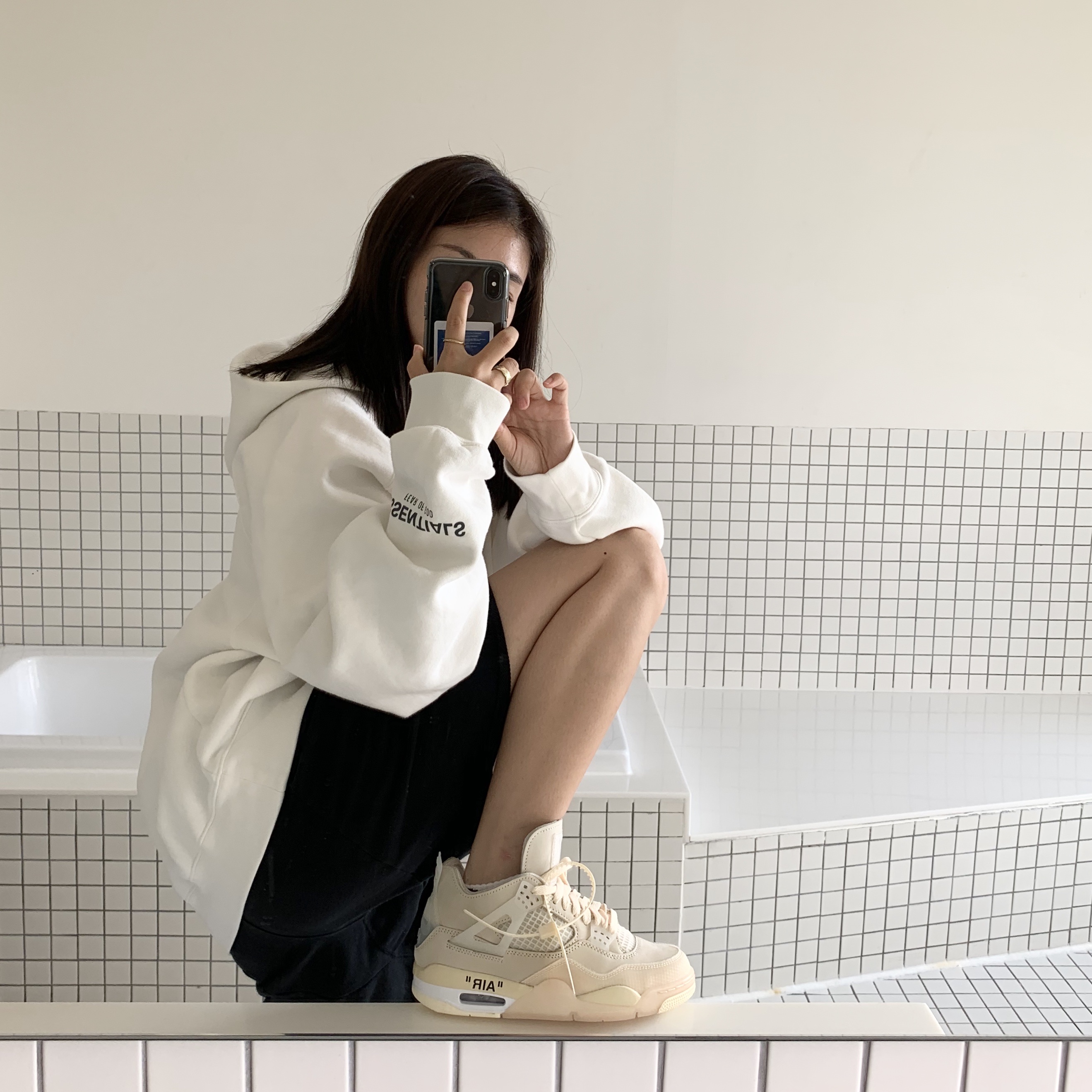 Essentials 3D Silicon Applique Pullover Hoodie White - 20SS, (W) Jordan 4 x Off-White Retro SP Sail 착용 스타일