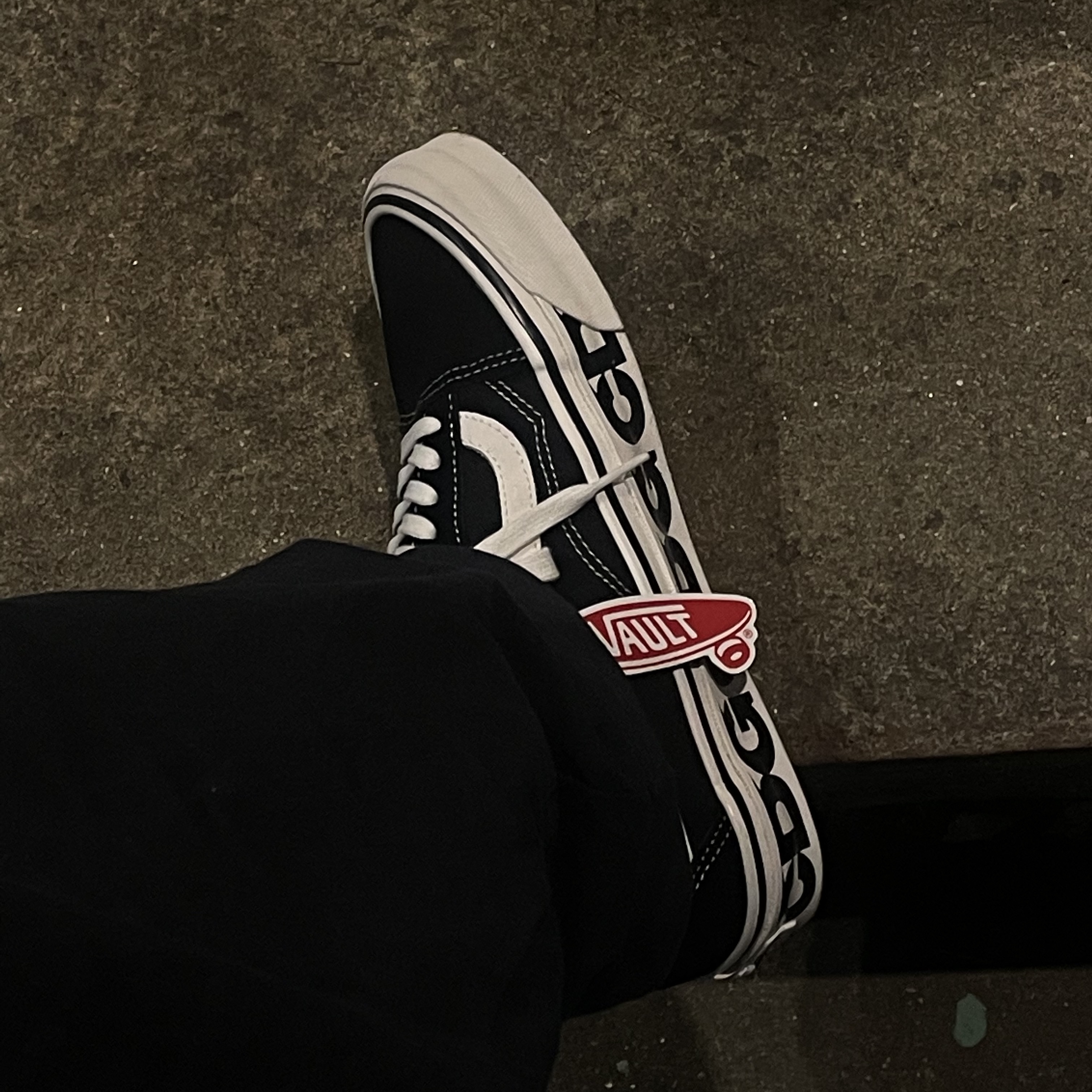Vans Vault x CDG OG Old Skool LX Side Wall 착용 스타일