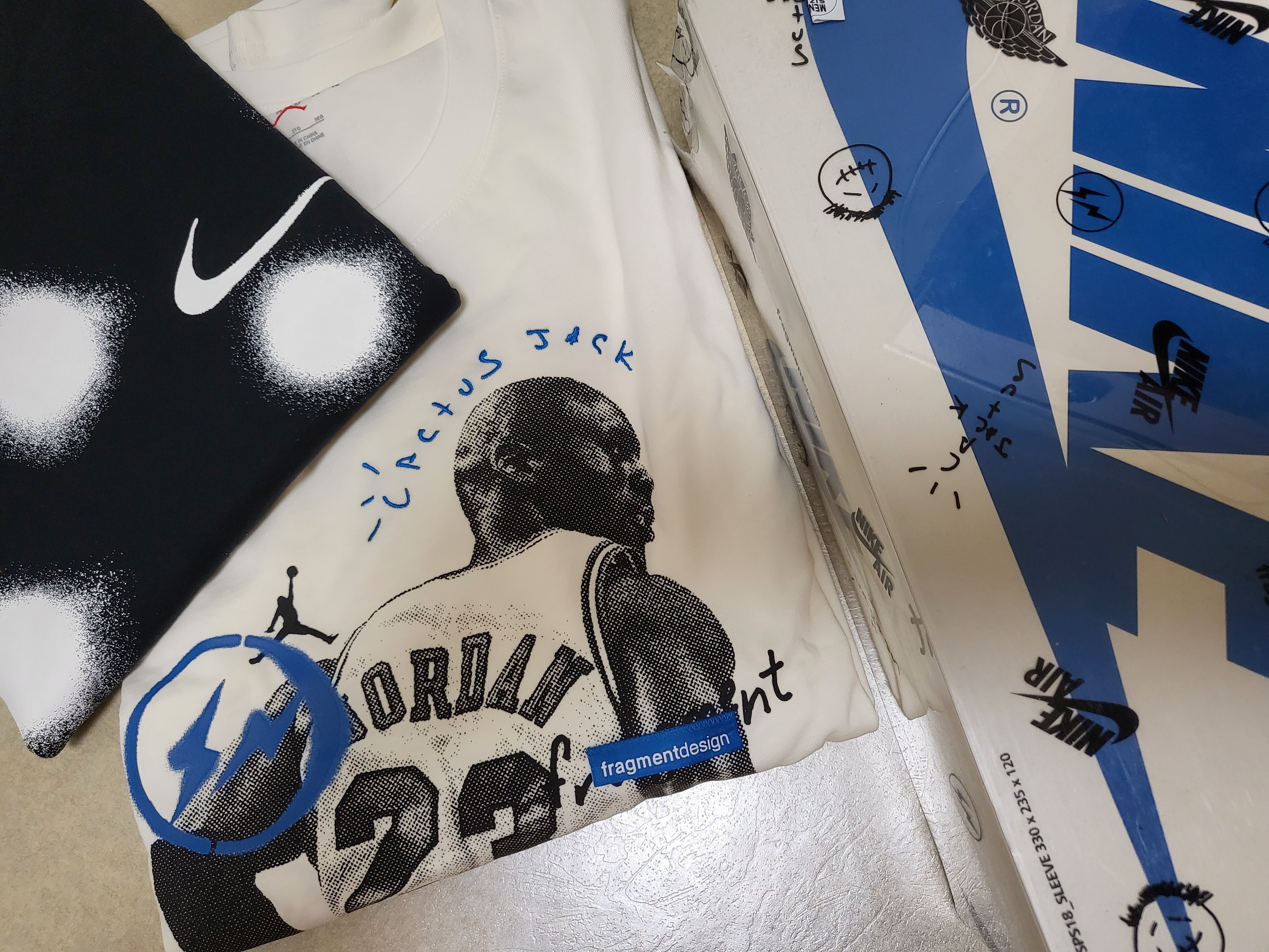 Nike x Off-White NRG Short Sleeve T-Shirt Black, Jordan x Travis Scott x Fragment T-Shirt Sail (DJ0619-133) 착용 스타일