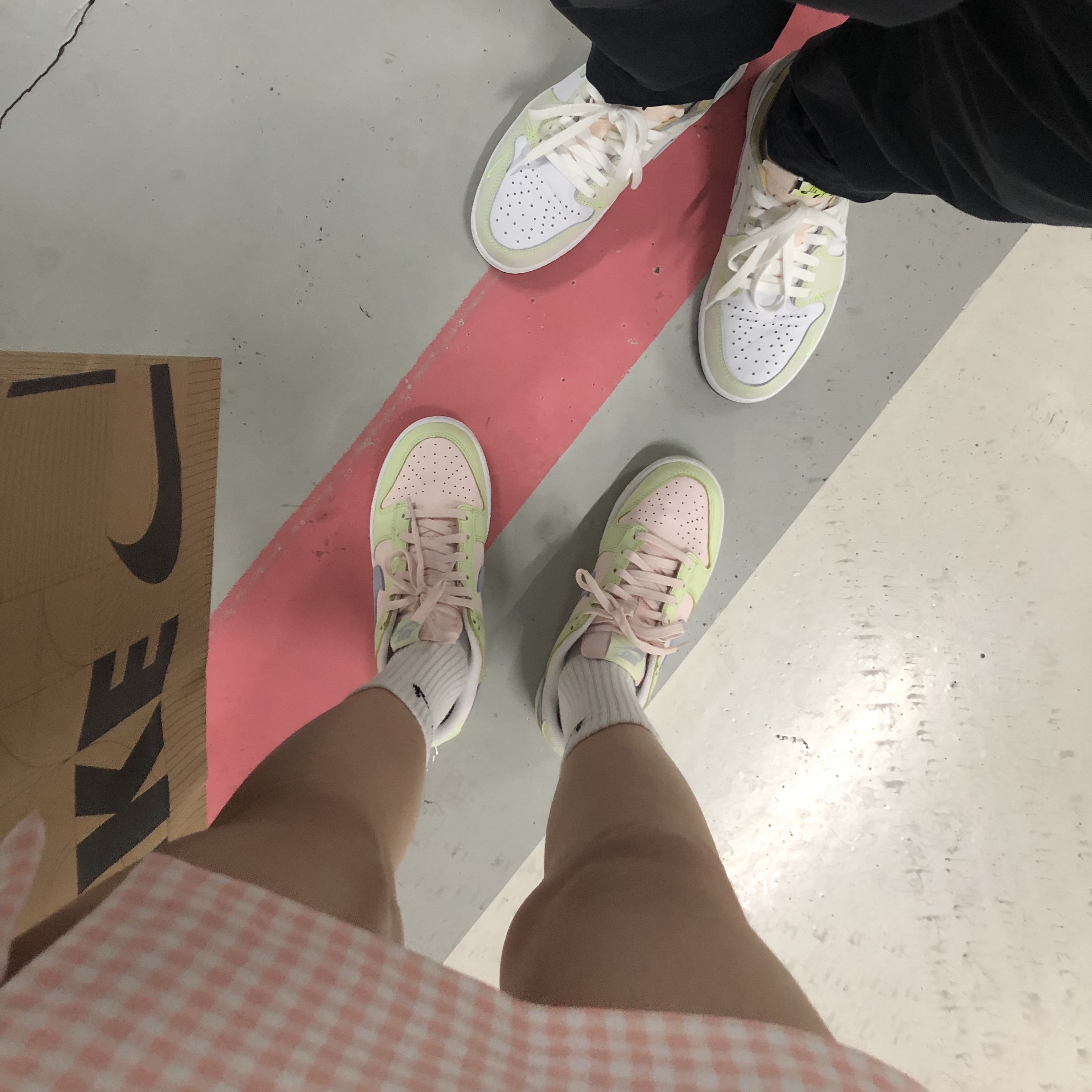 (W) Nike Dunk Low Light Soft Pink 착용 스타일 - 2