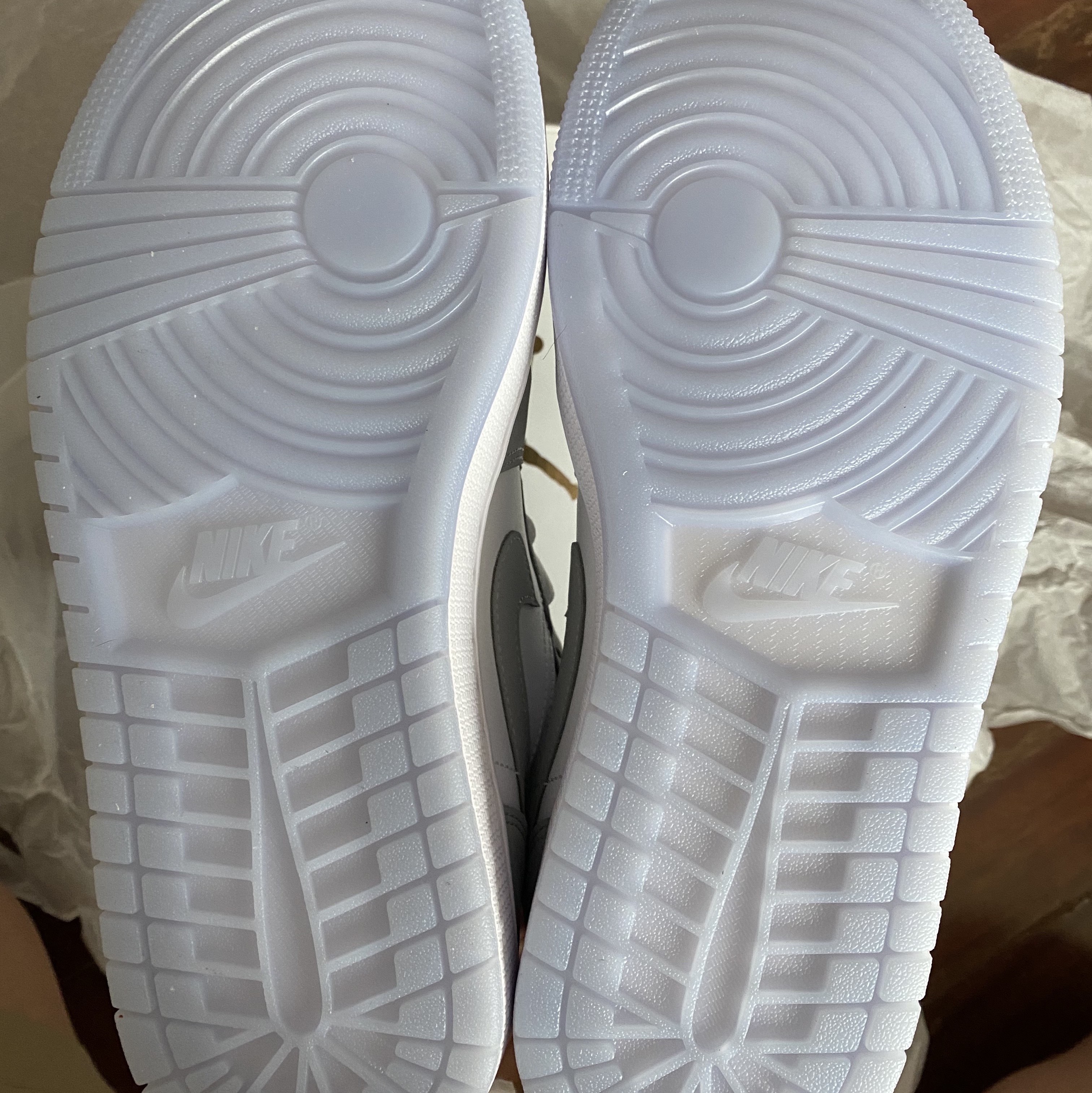 (W) Jordan 1 Low White Wolf Grey 착용 스타일 - 3