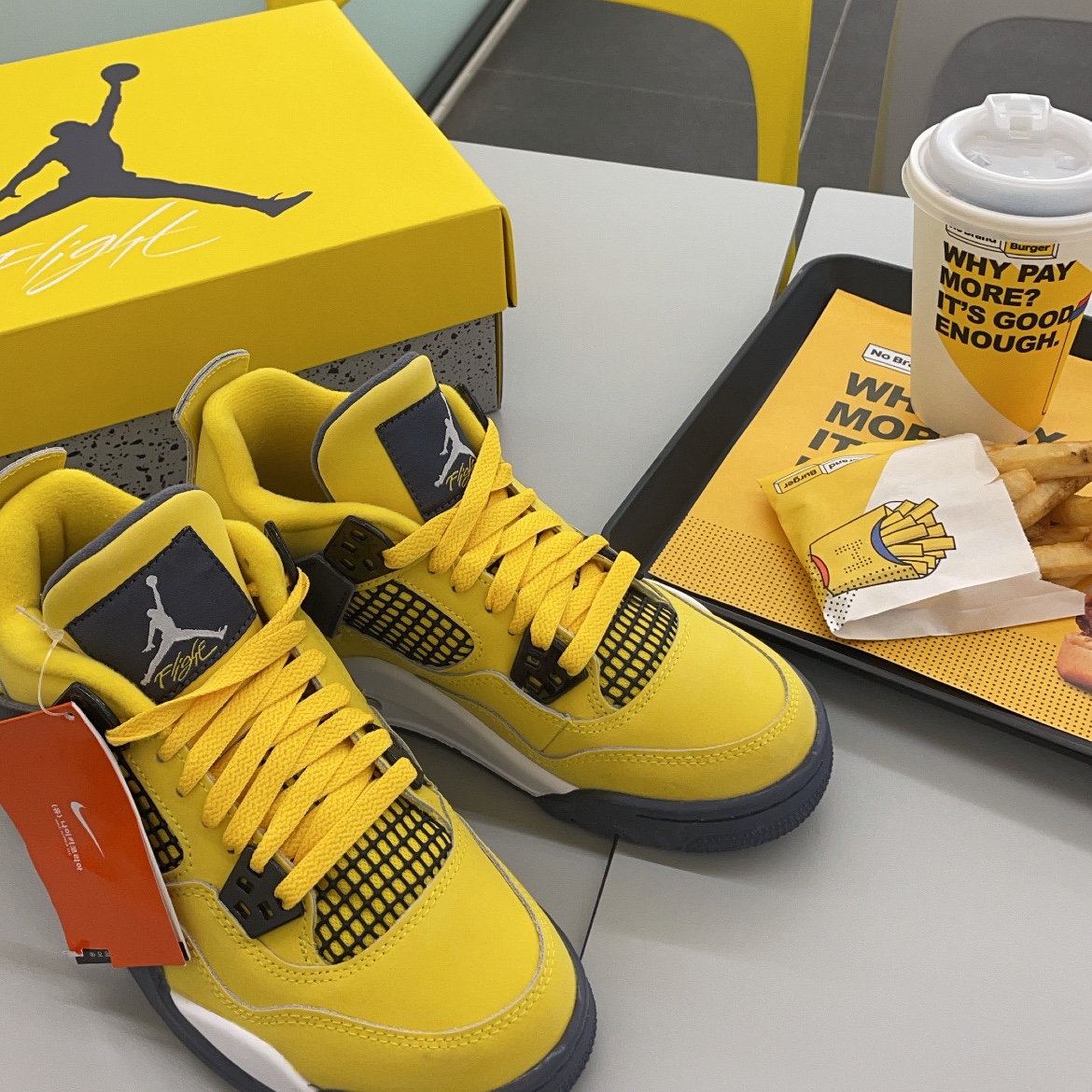 Jordan 4 Retro Tour Yellow, (GS) Jordan 4 Retro Tour Yellow 착용 스타일