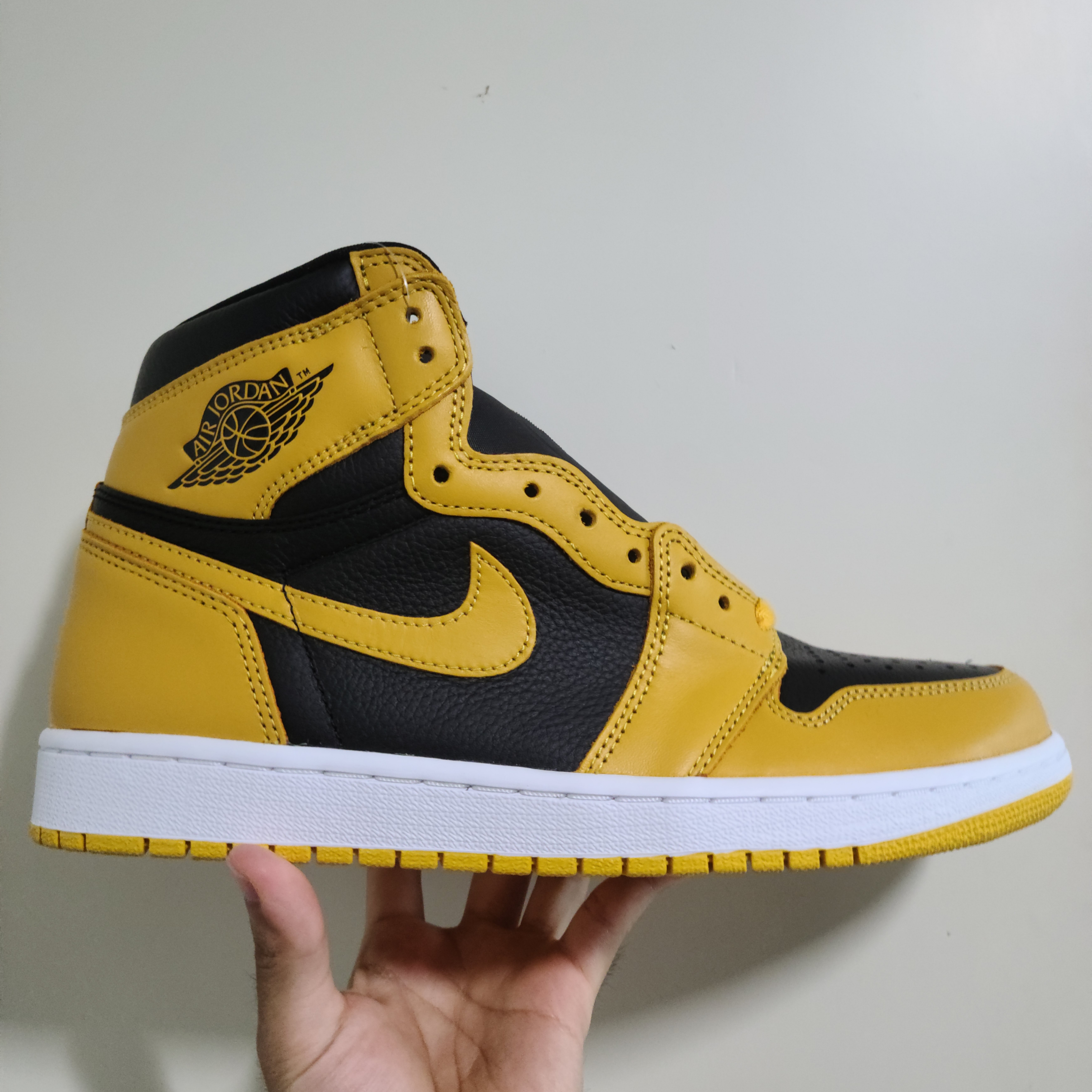 Jordan 1 Retro High OG Pollen, Jordan 4 Retro Tour Yellow 착용 스타일 - 2