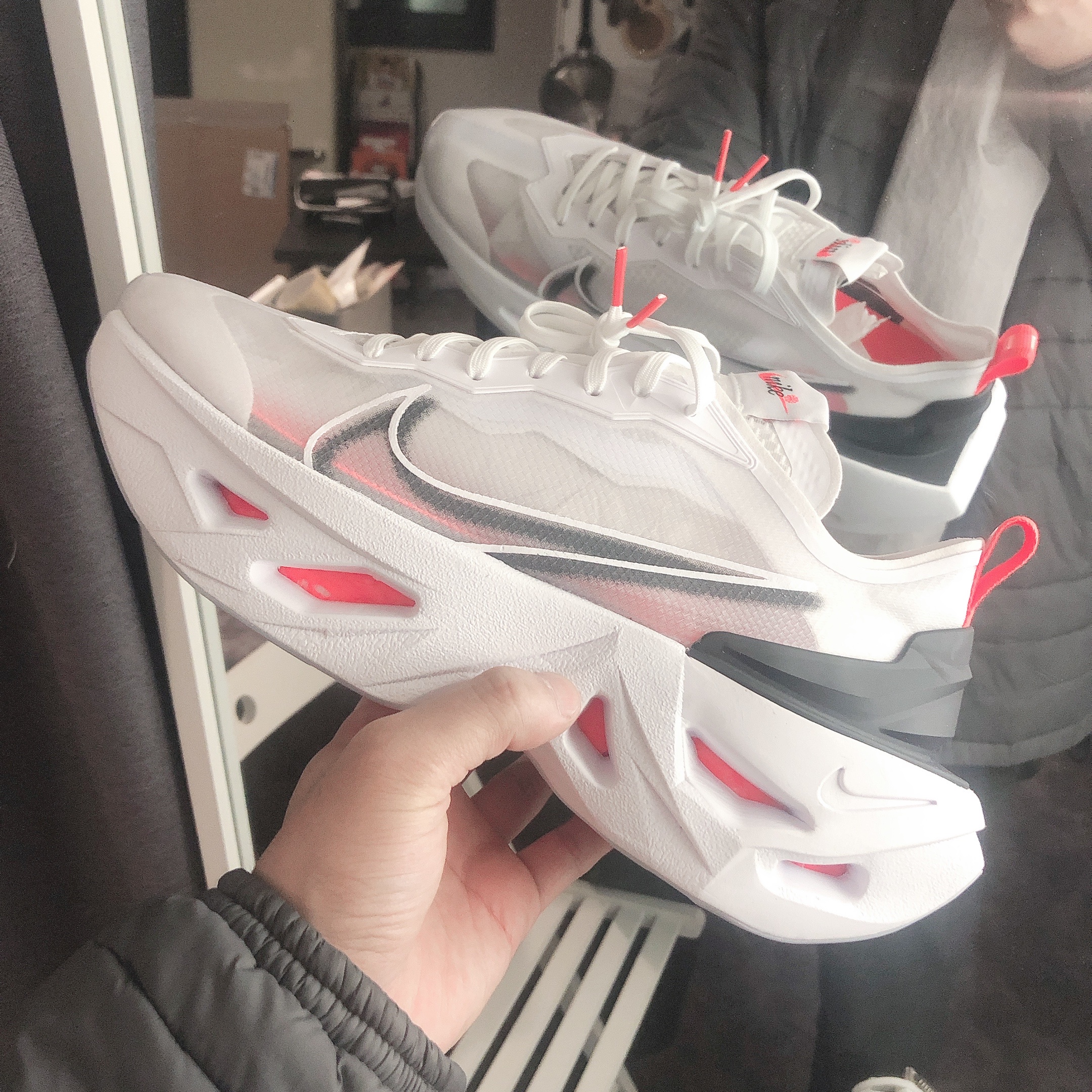 (W) Nike ZoomX Vista Grind White Bright Crimson Black 착용 스타일 - 4