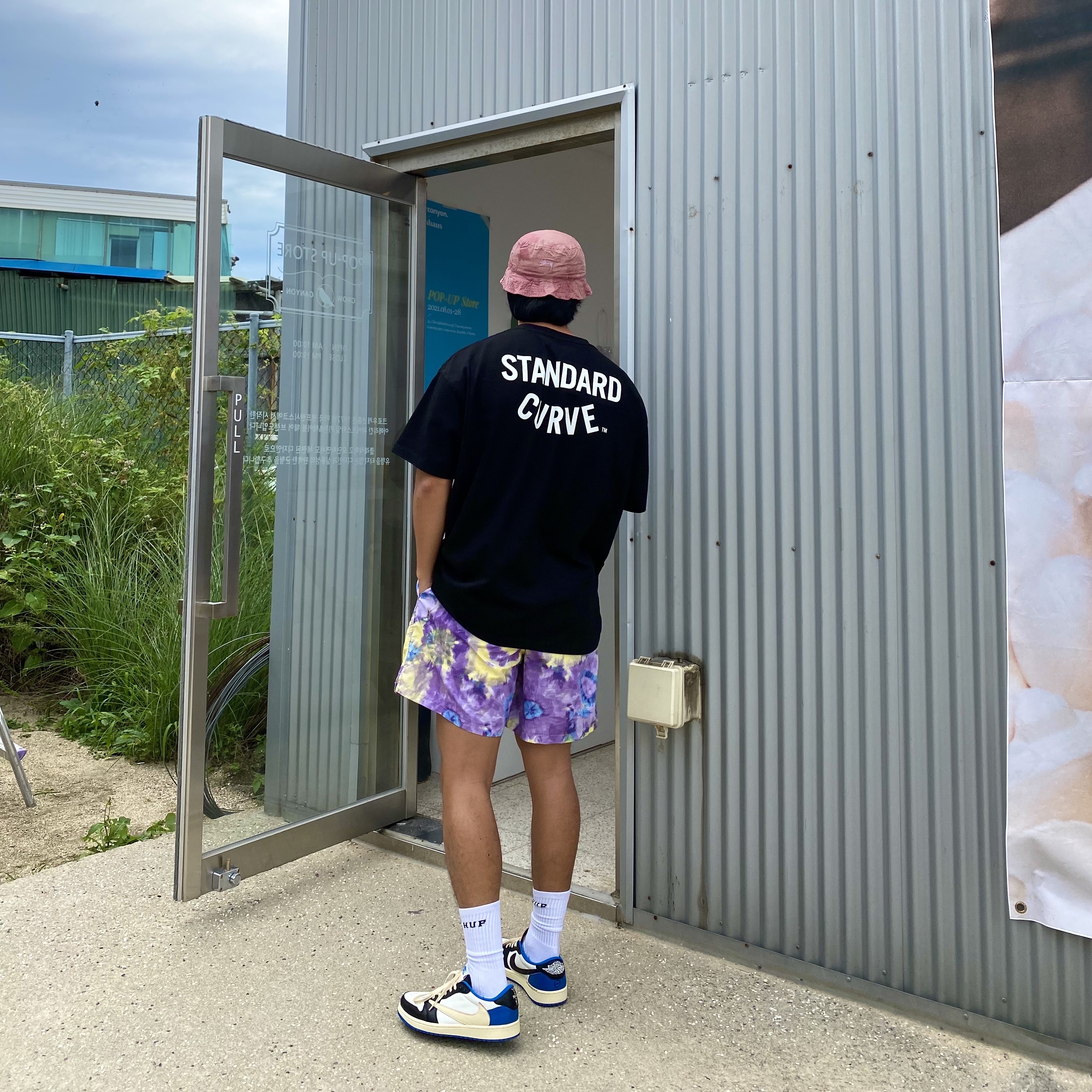 Stussy x Our Legacy Recycled Twill Bucket Pink, Jordan 1 x Travis Scott x Fragment Retro Low OG SP Military Blue 착용 스타일 - 1