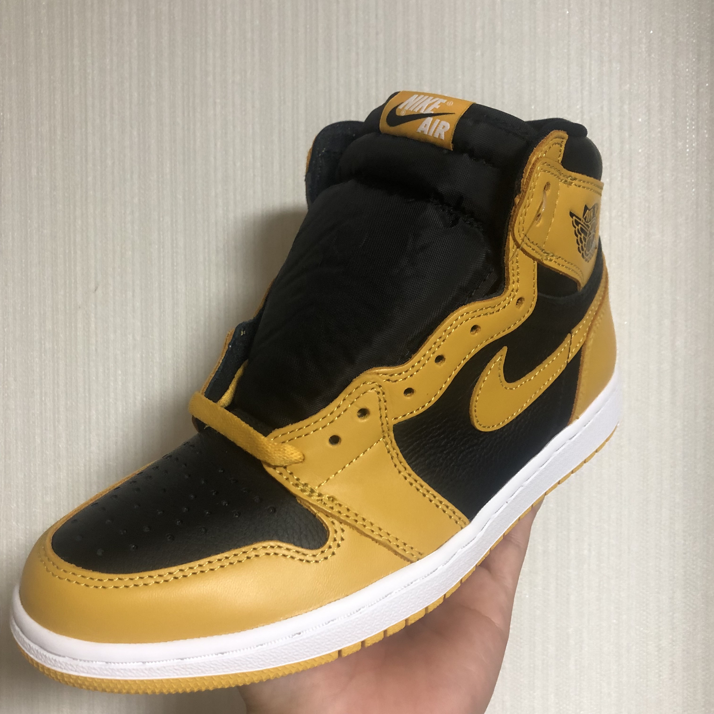 Jordan 1 Retro High OG Pollen, Nike Dunk High SP Varsity Maize 착용 스타일 - 3