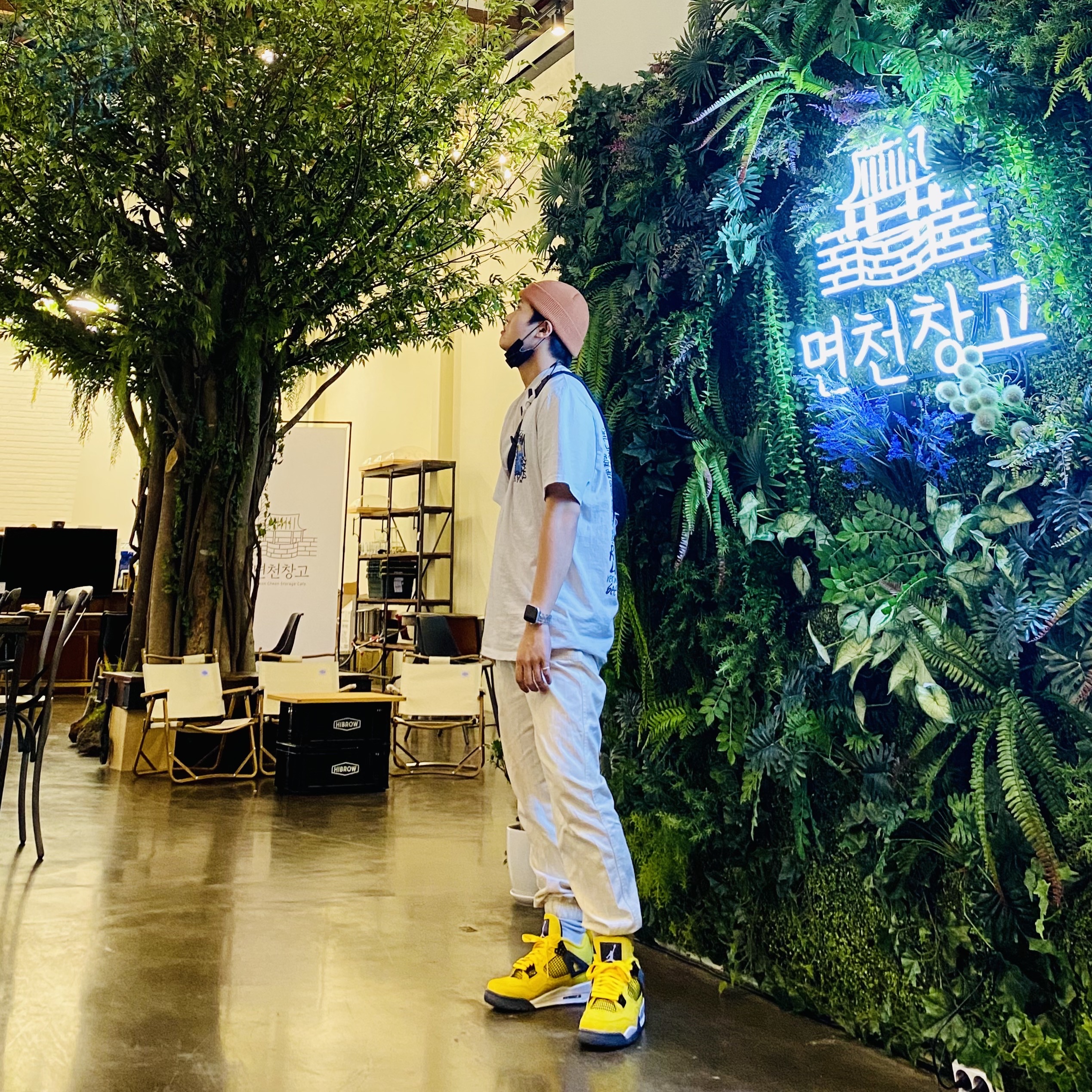Jordan 4 Retro Tour Yellow 착용 스타일