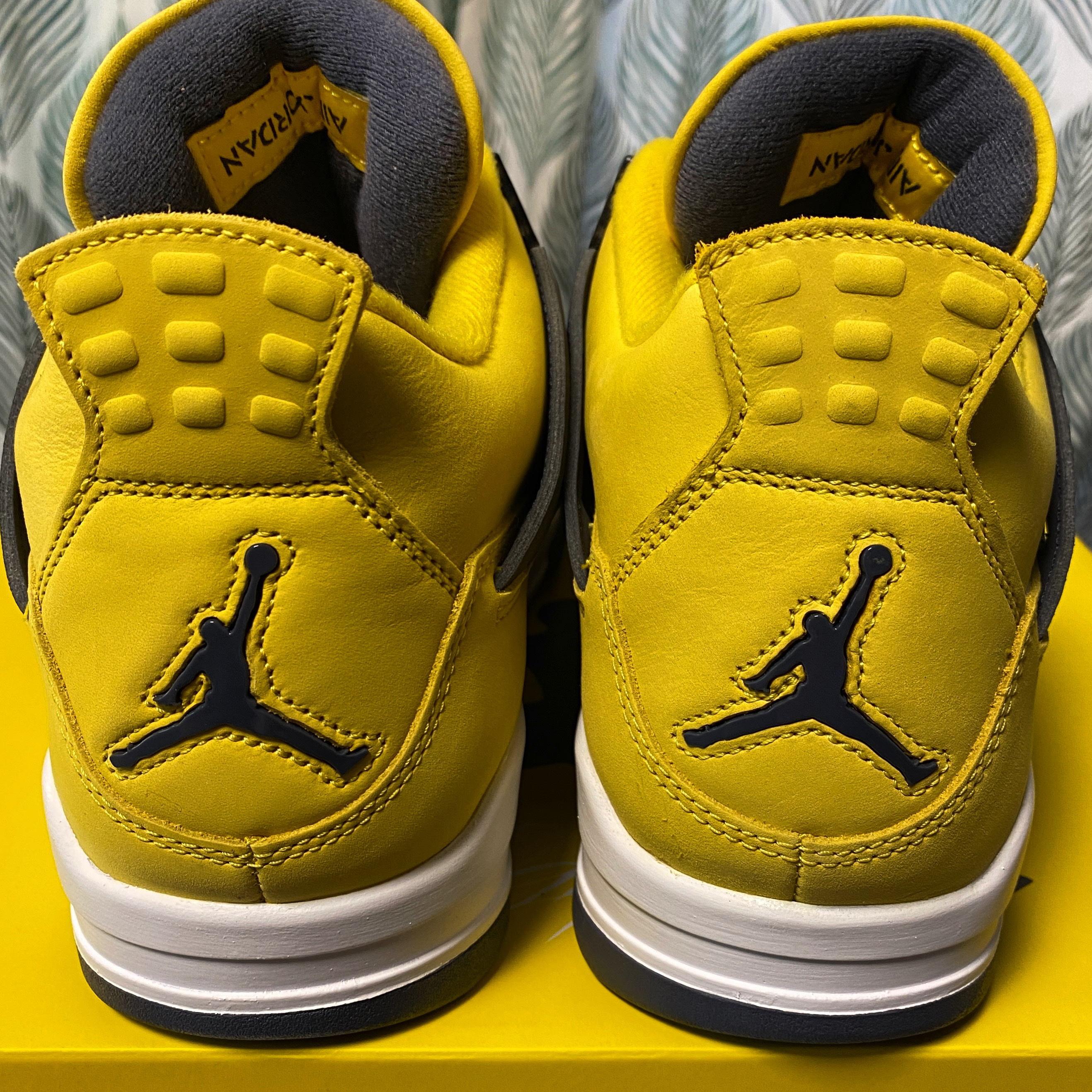 Jordan 4 Retro Tour Yellow 착용 스타일