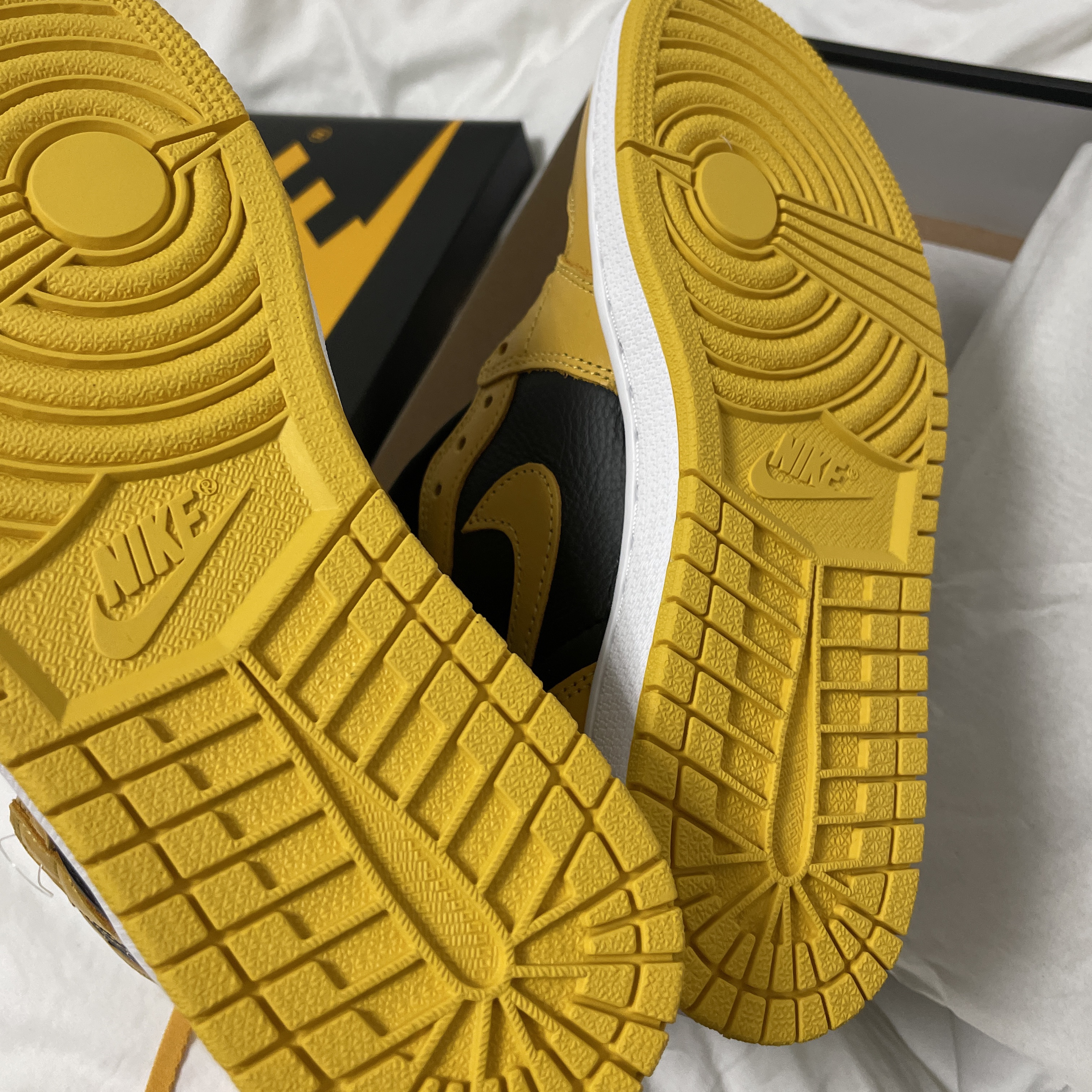 Jordan 1 Retro High OG Pollen 착용 스타일