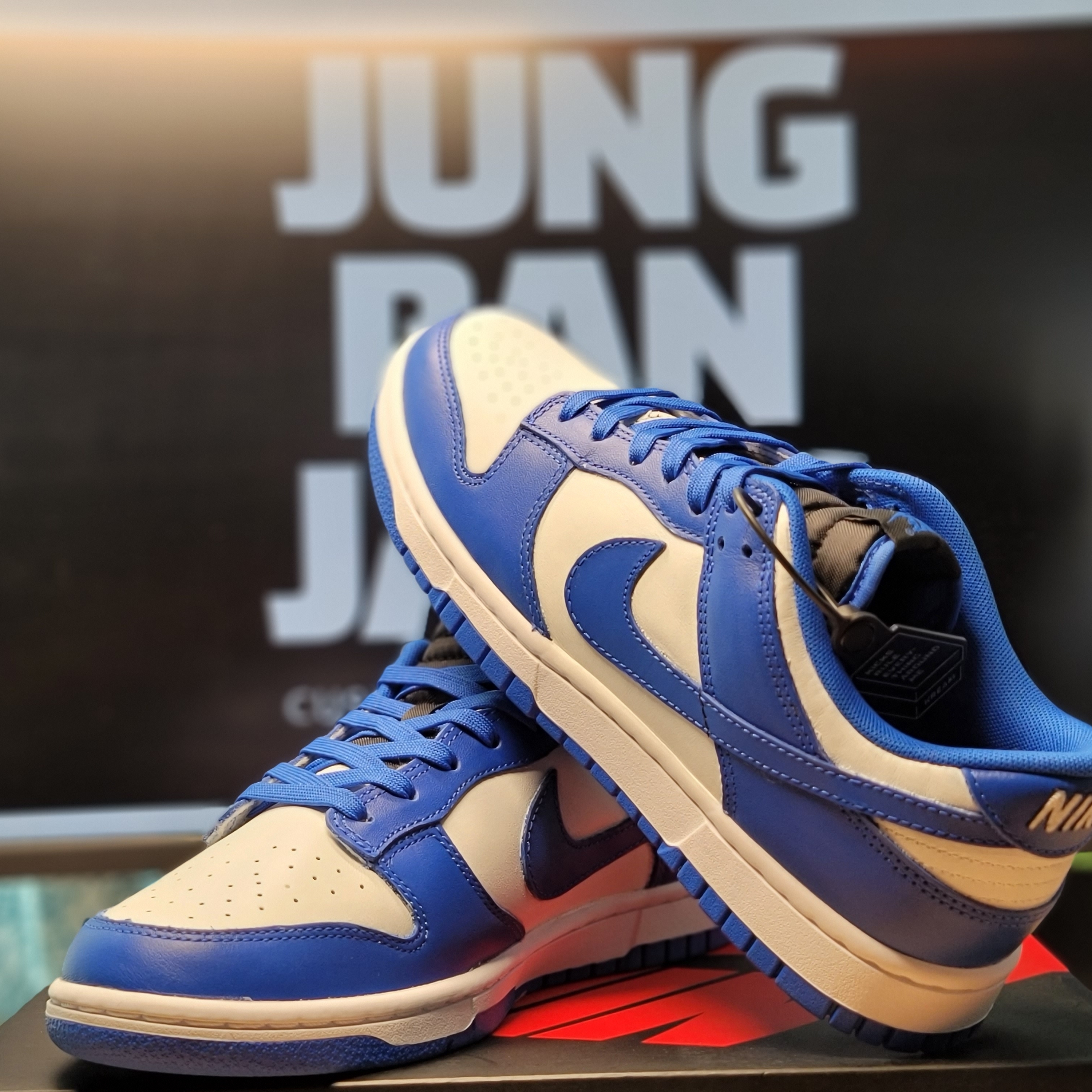 Nike Dunk Low Retro Hyper Cobalt 착용 스타일 - 1