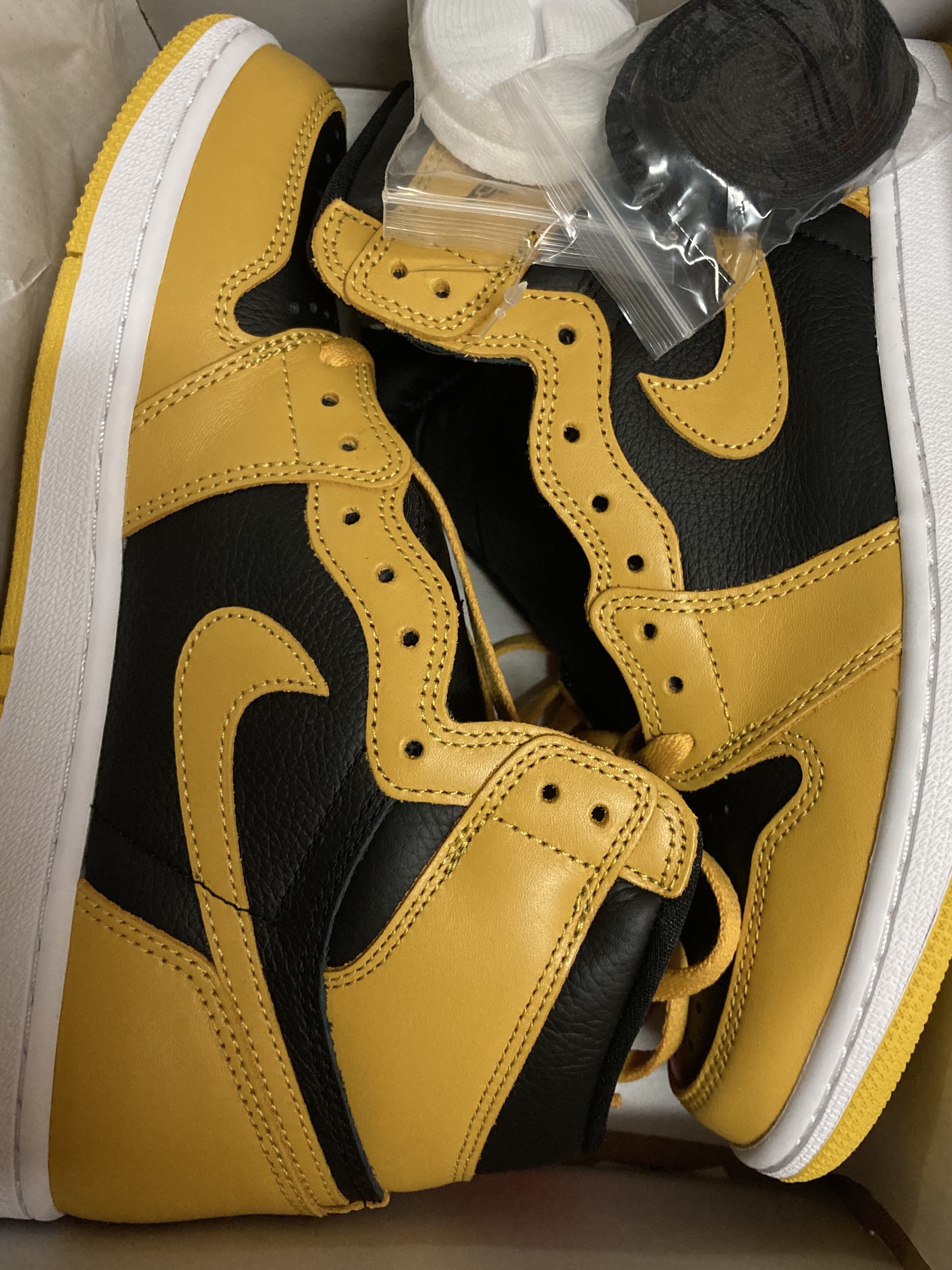 Jordan 1 Retro High OG Pollen, (GS) Jordan 1 Retro High OG Pollen 착용 스타일 - 1
