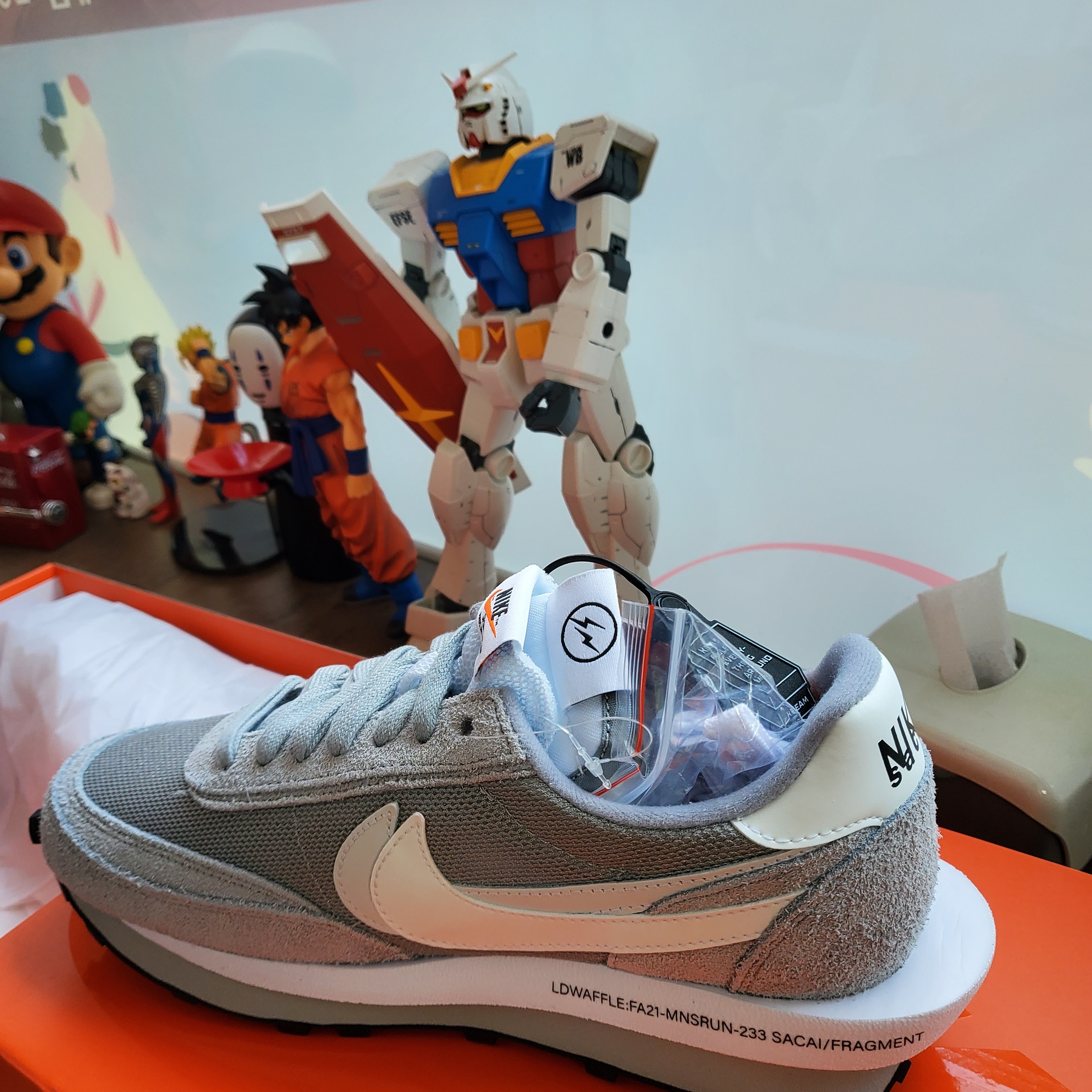 Nike x Sacai x Fragment LDWaffle Light Smoke Grey 착용 스타일 - 1