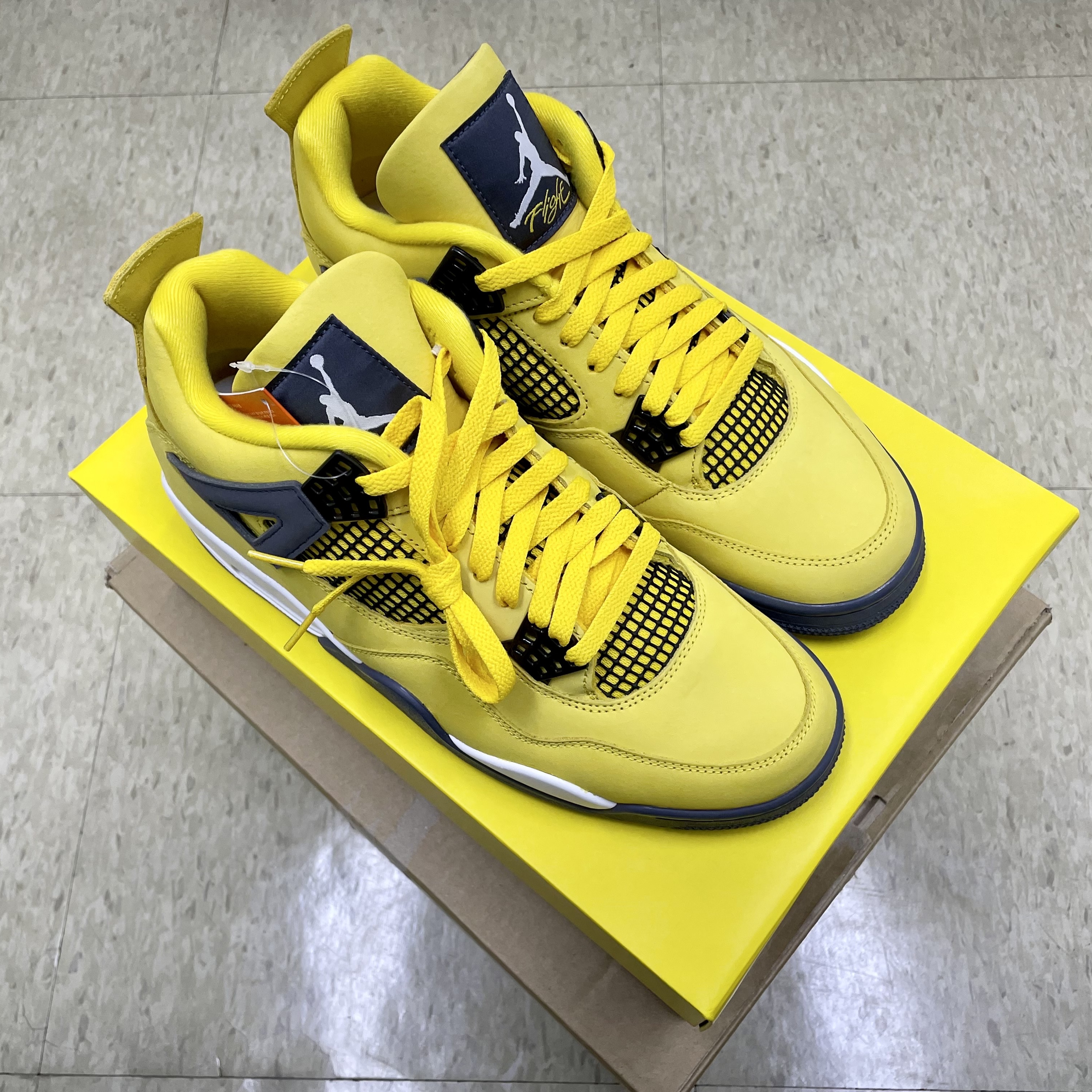 Jordan 4 Retro Tour Yellow 착용 스타일