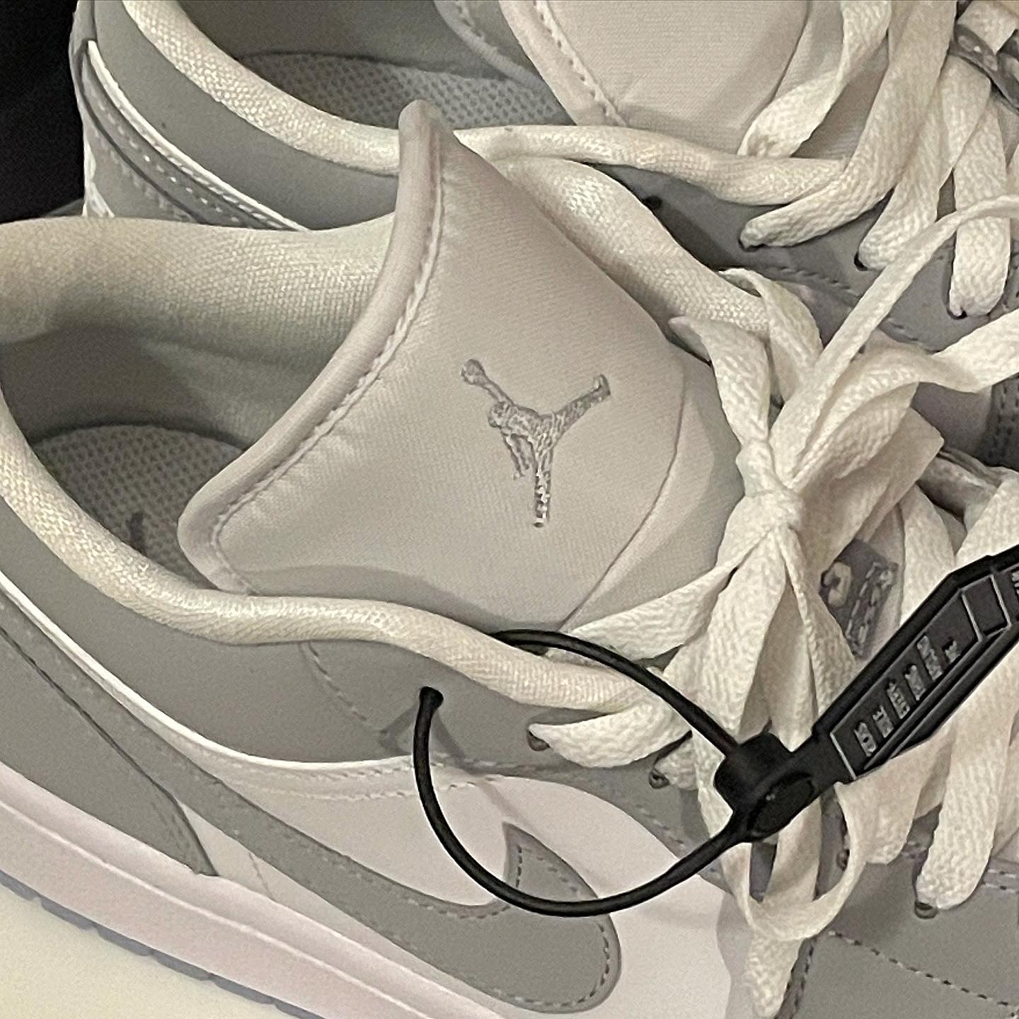 (W) Jordan 1 Low White Wolf Grey 착용 스타일 - 2