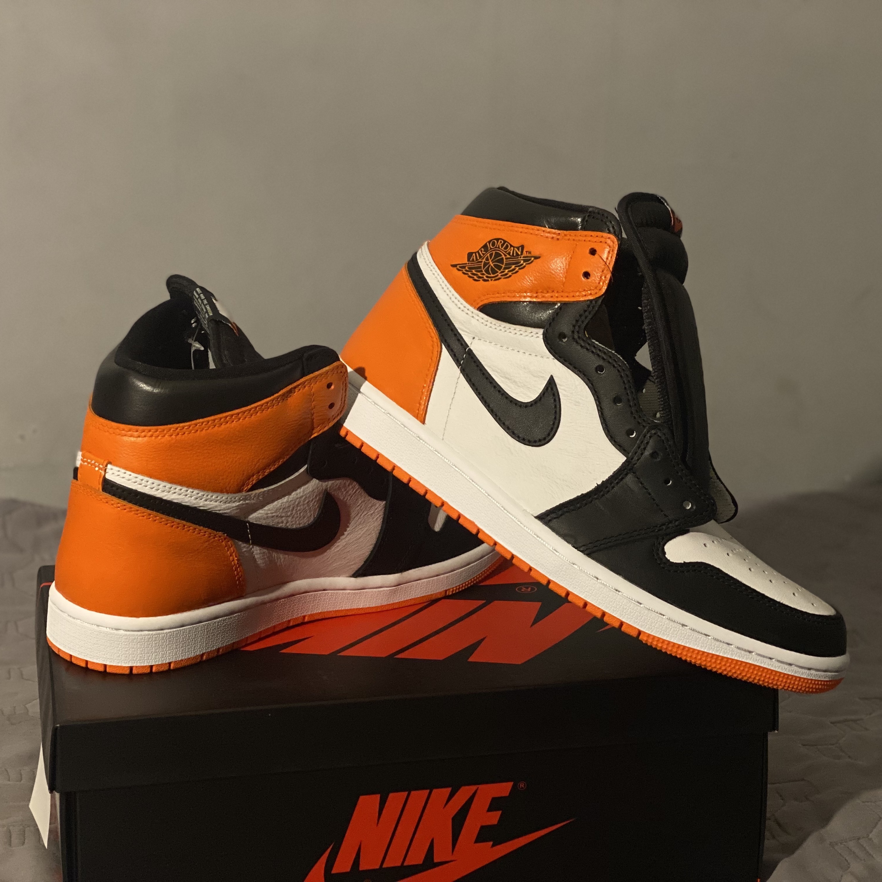 Jordan 1 Retro High OG Electro Orange, (GS) Jordan 1 Retro High OG Electro Orange 착용 스타일 - 3