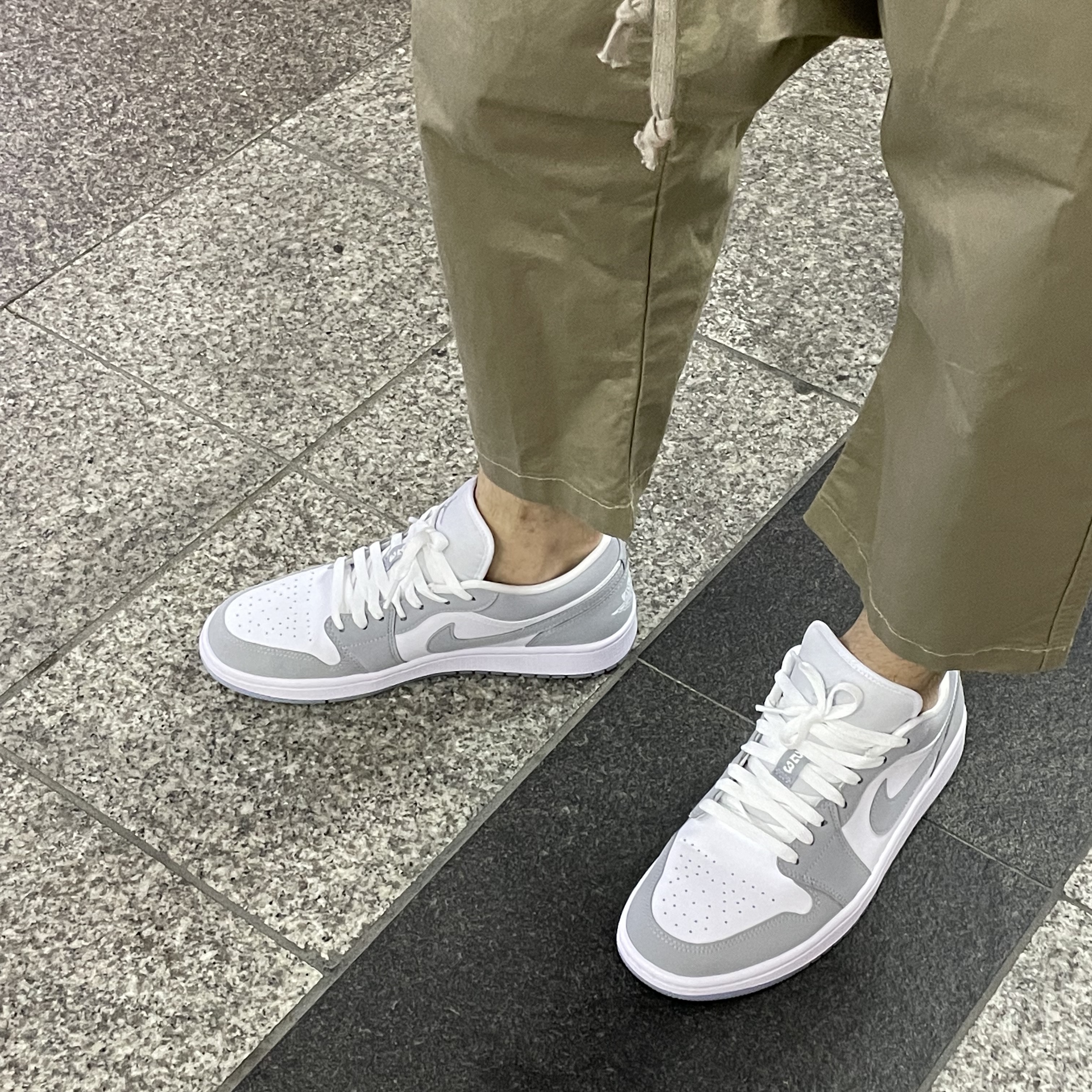 (W) Jordan 1 Low White Wolf Grey 착용 스타일 - 2