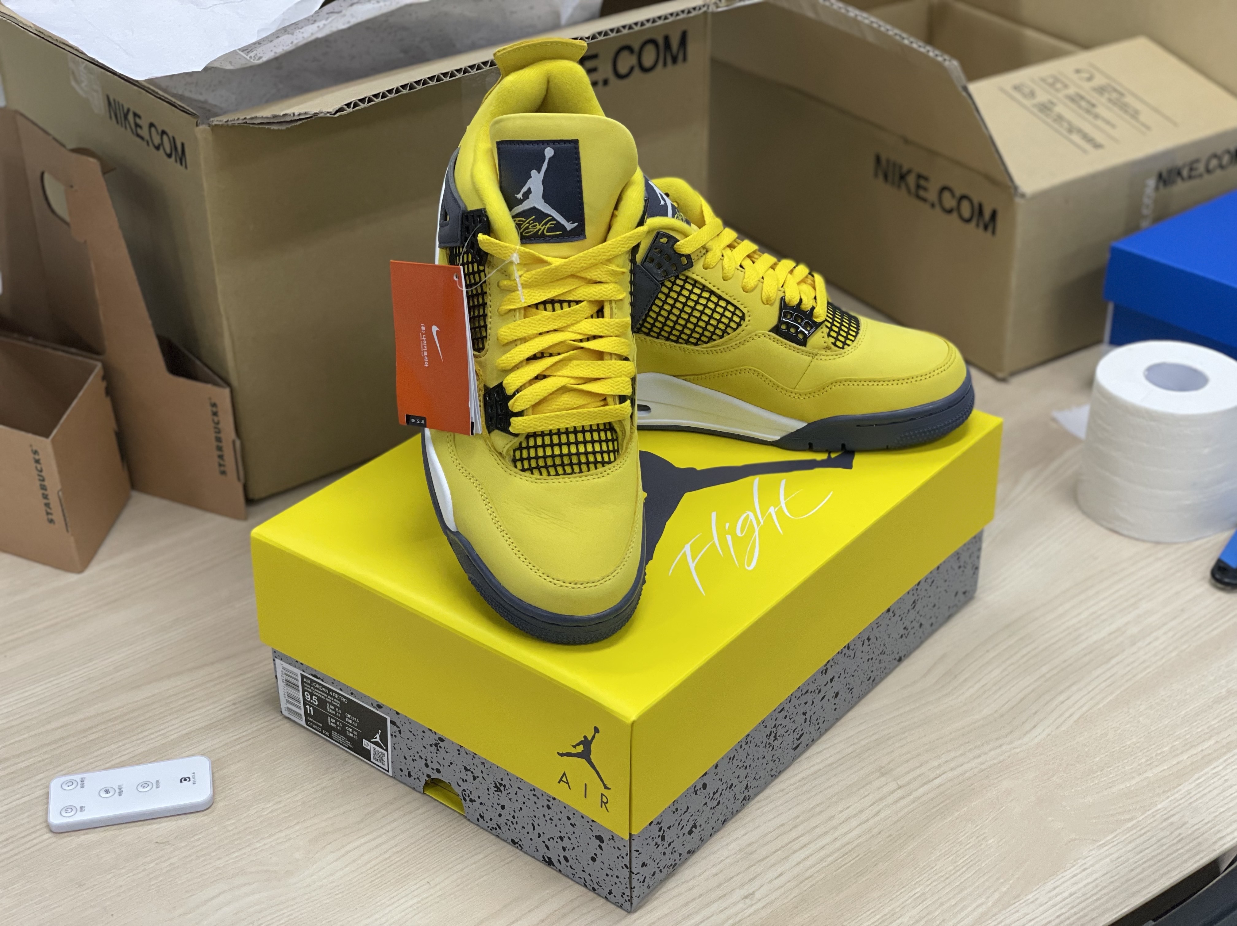 Jordan 4 Retro Tour Yellow 착용 스타일