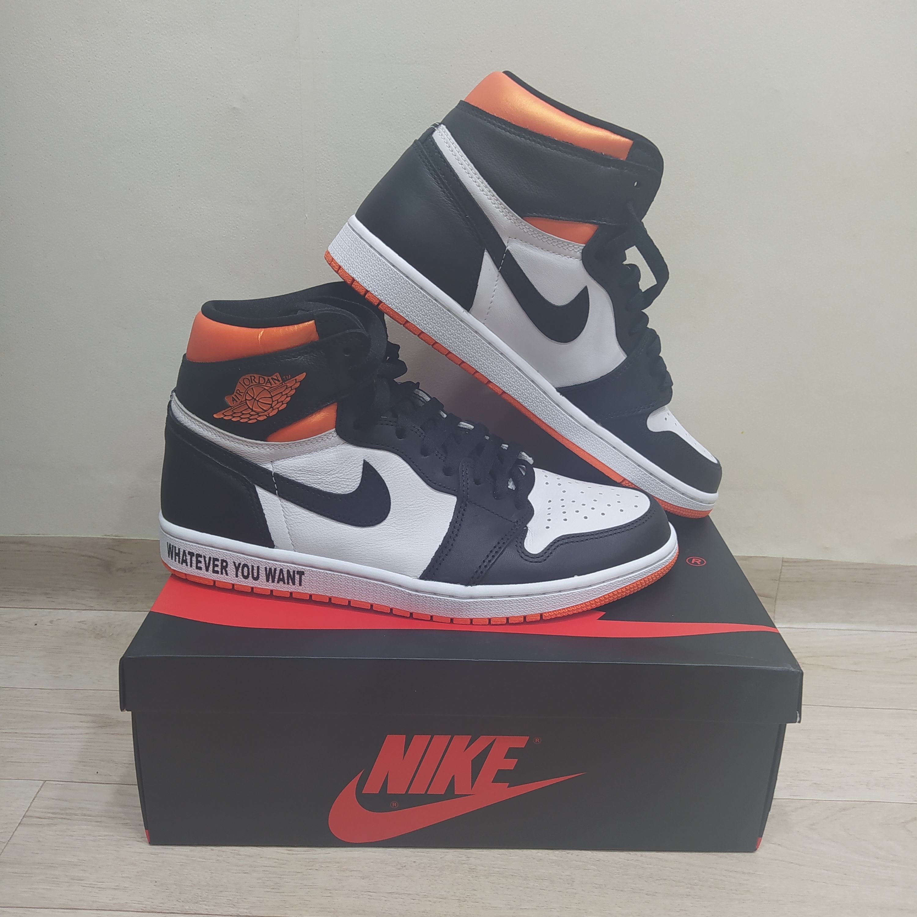 Jordan 1 Retro High OG Electro Orange 착용 스타일
