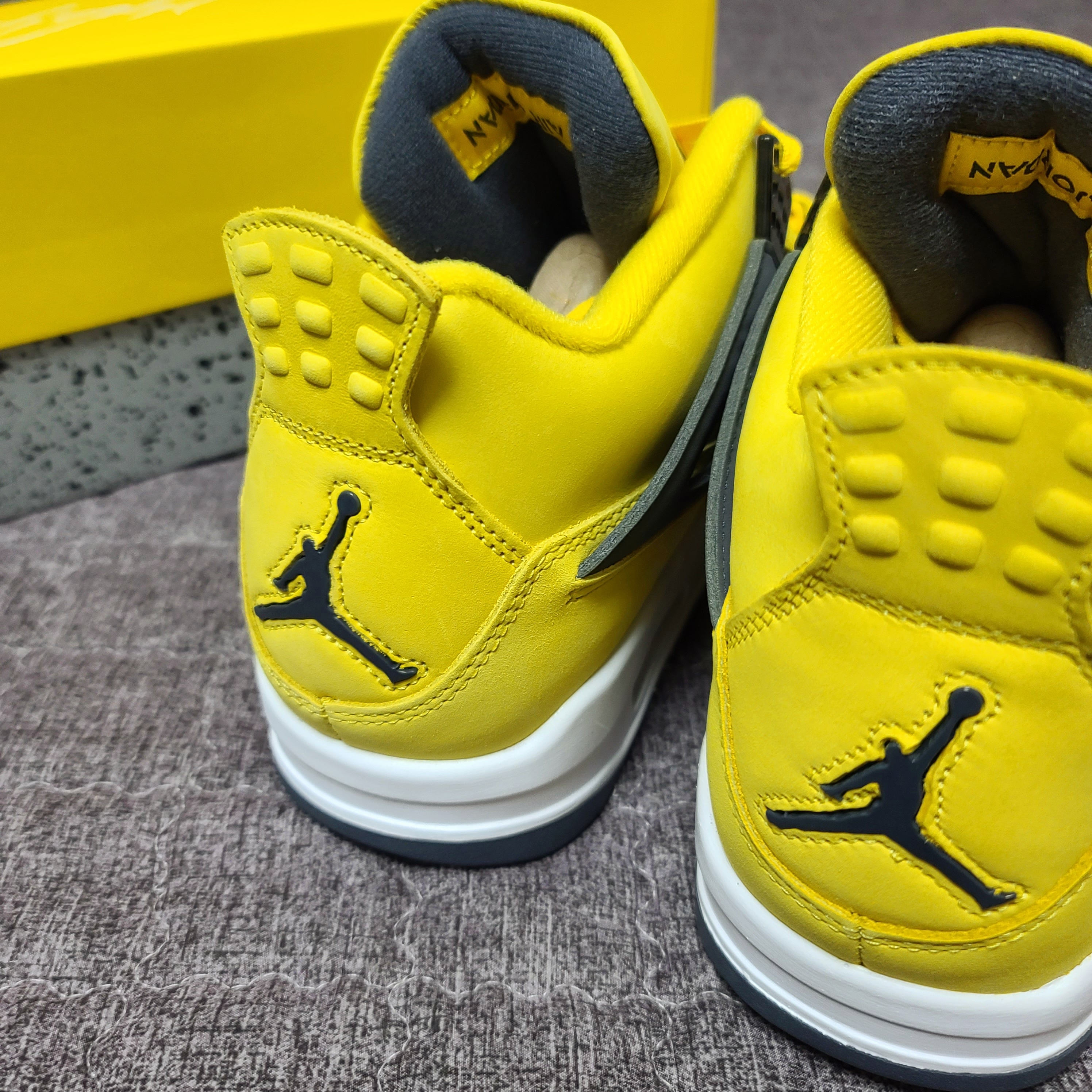 Jordan 4 Retro Tour Yellow 착용 스타일 - 3