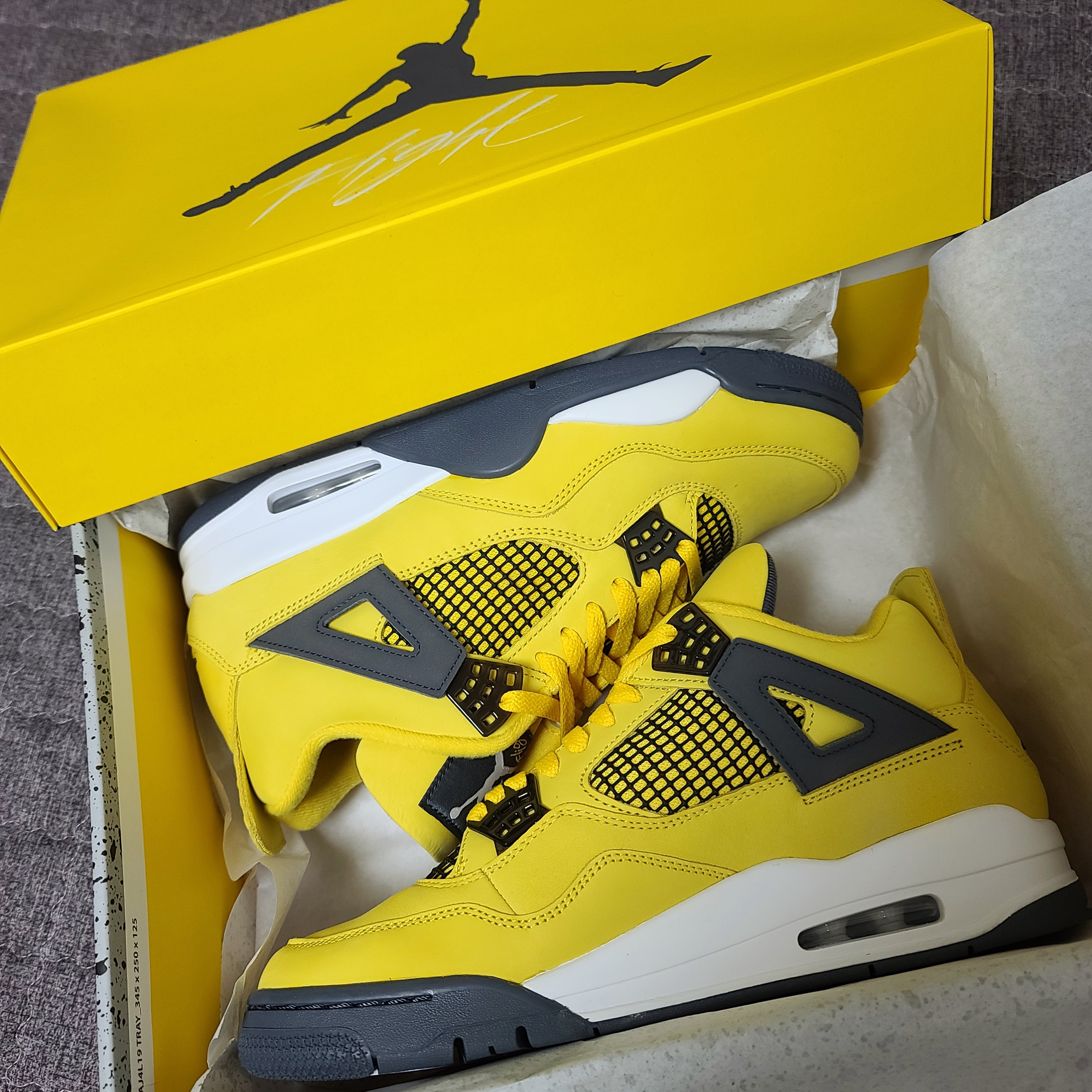 Jordan 4 Retro Tour Yellow 착용 스타일 - 2