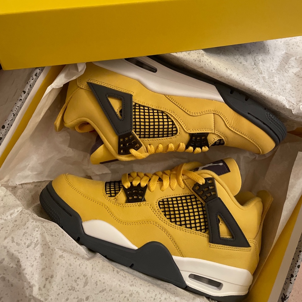 Jordan 4 Retro Tour Yellow 착용 스타일