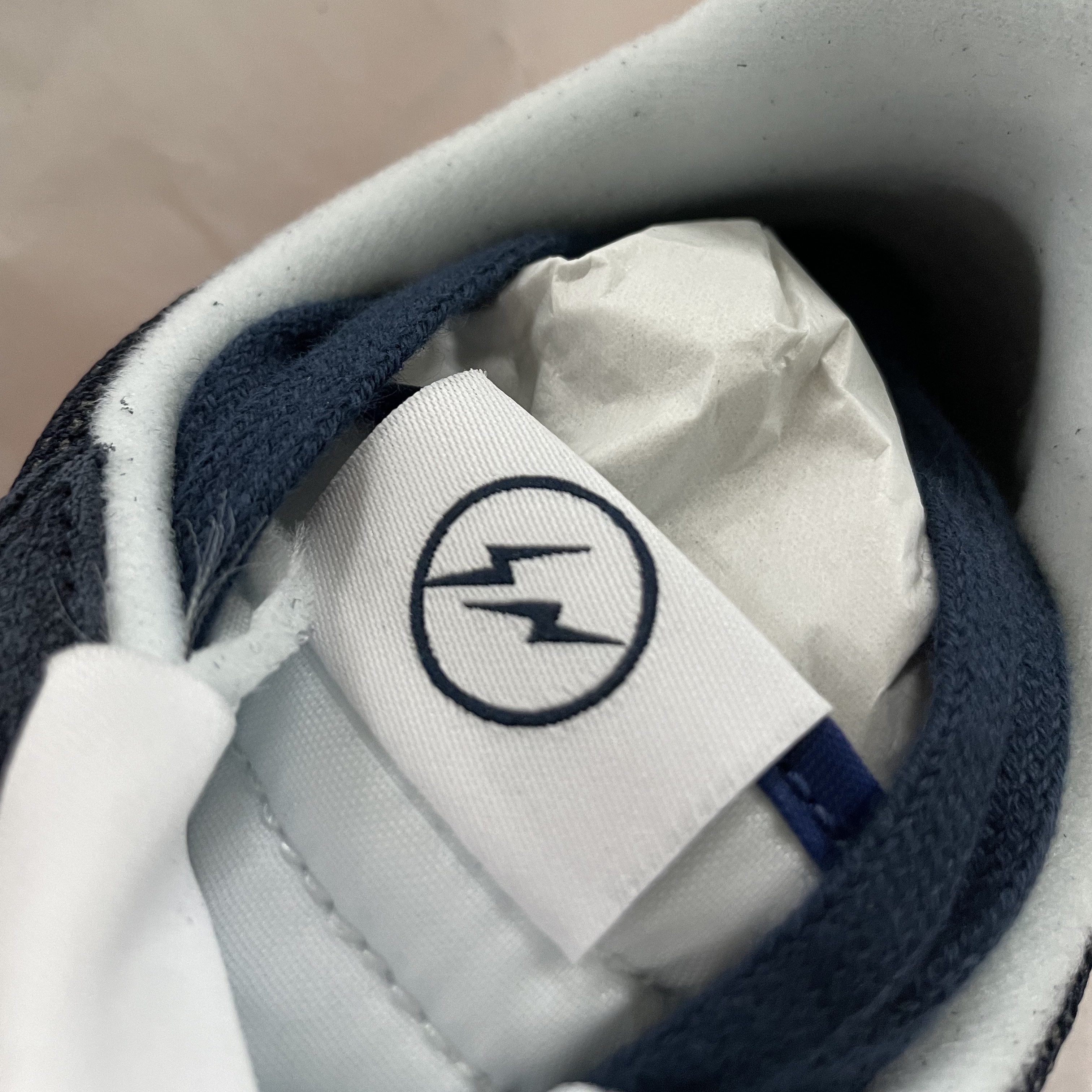 Nike x Sacai x Fragment LDWaffle Blackened Blue, (W) Nike x Off-White Vapor Street Tour Yellow 착용 스타일 - 1