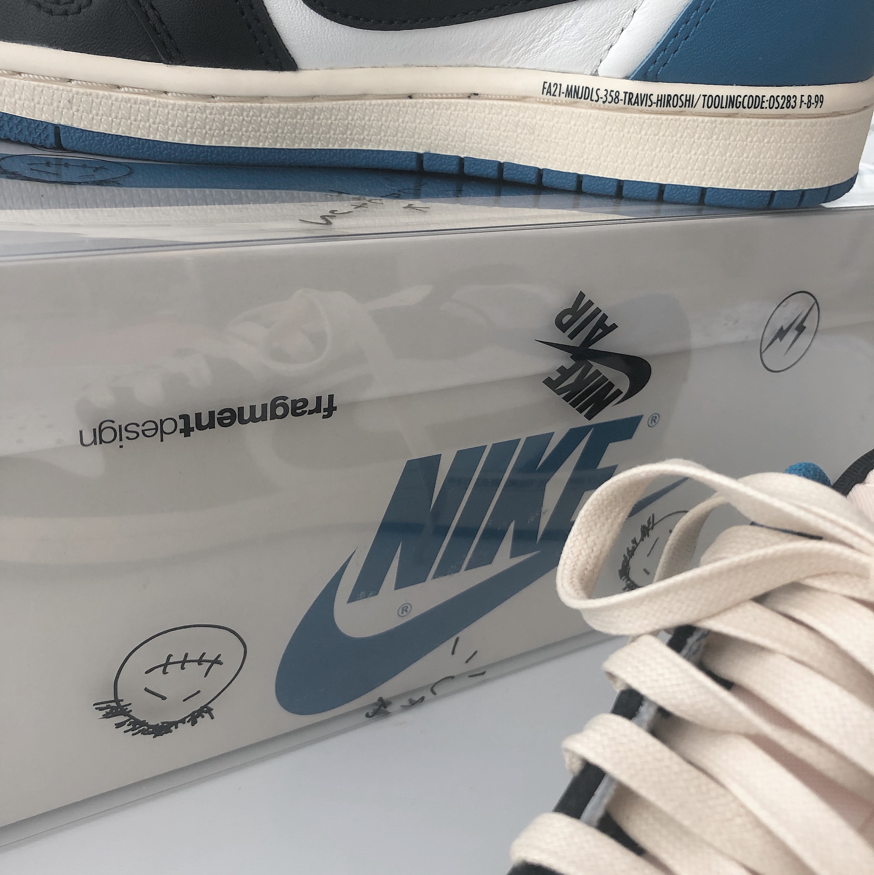 Jordan 1 x Travis Scott x Fragment Retro Low OG SP Military Blue 착용 스타일 - 4