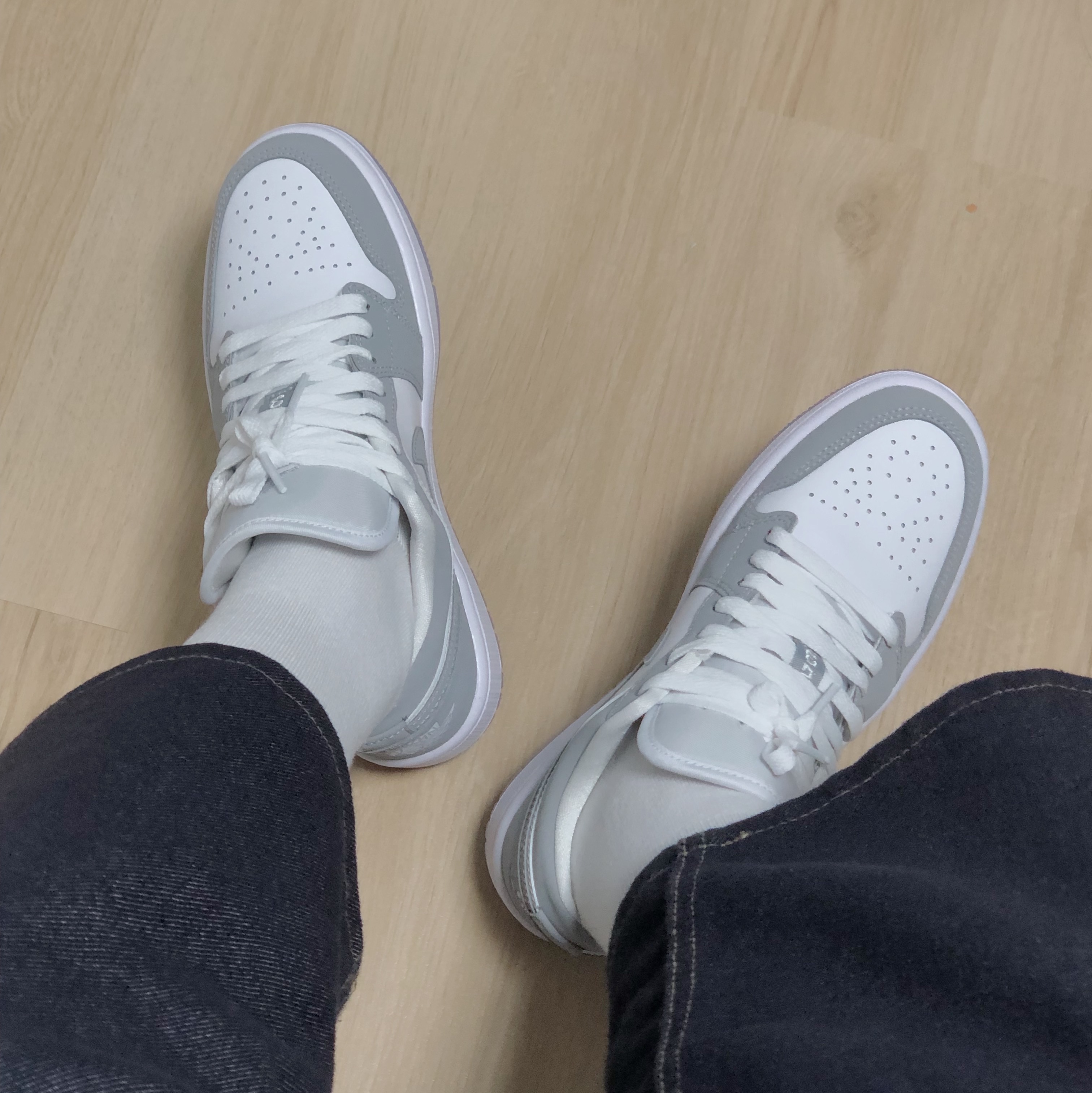 (W) Jordan 1 Low White Wolf Grey 착용 스타일 - 2