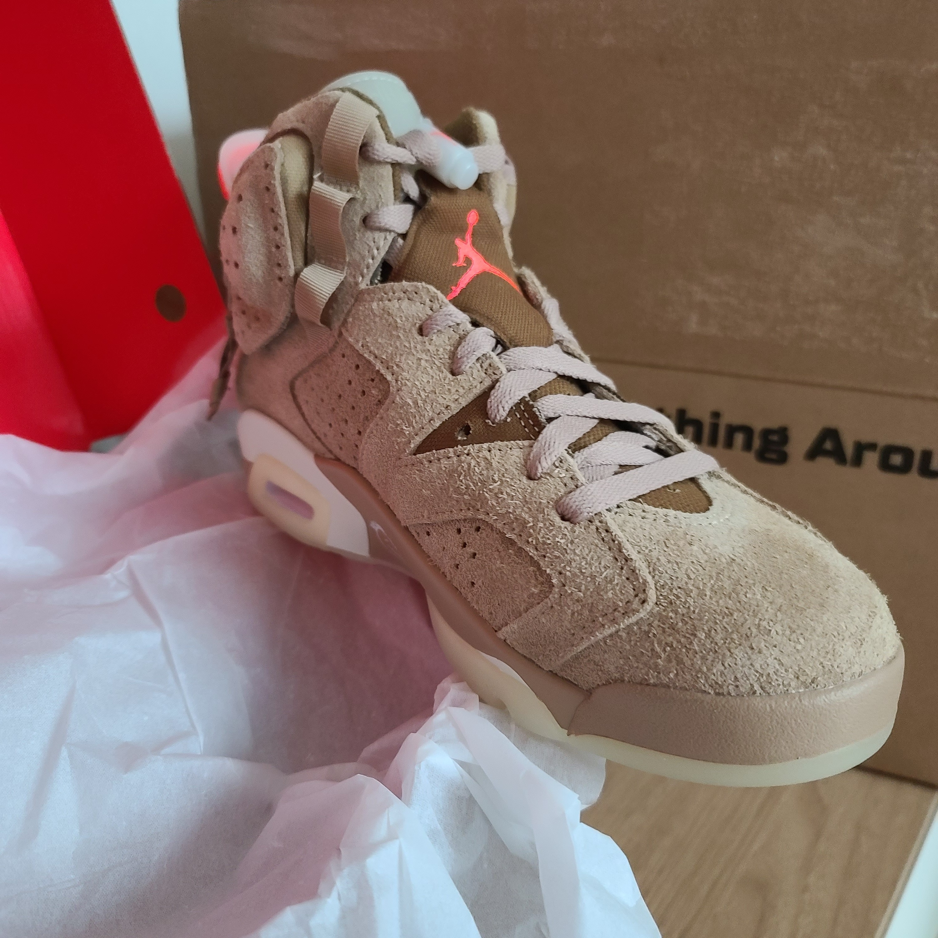 Jordan 6 x Travis Scott Retro SP British Khaki 착용 스타일 - 3
