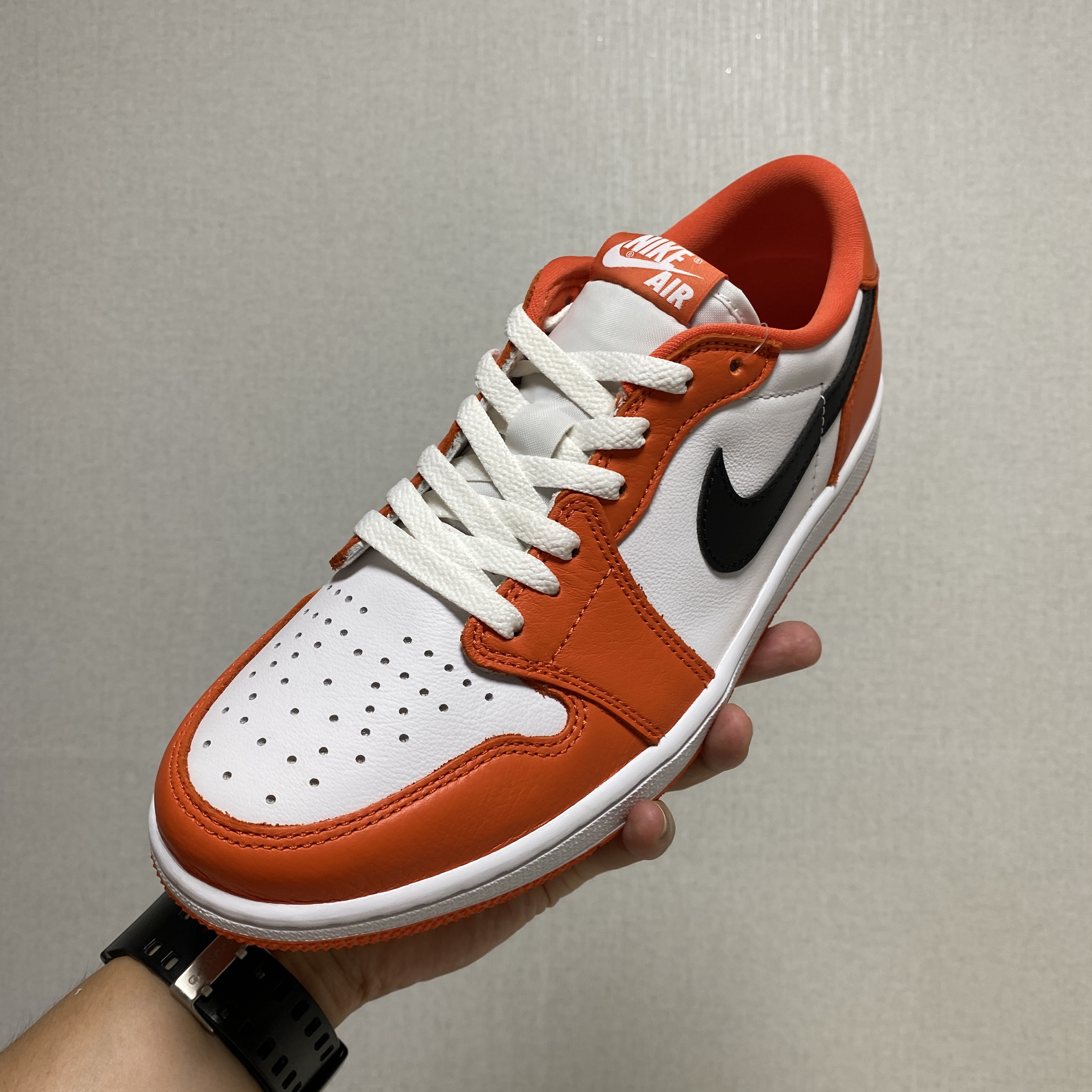 Jordan 1 Low OG Starfish 착용 스타일 - 1